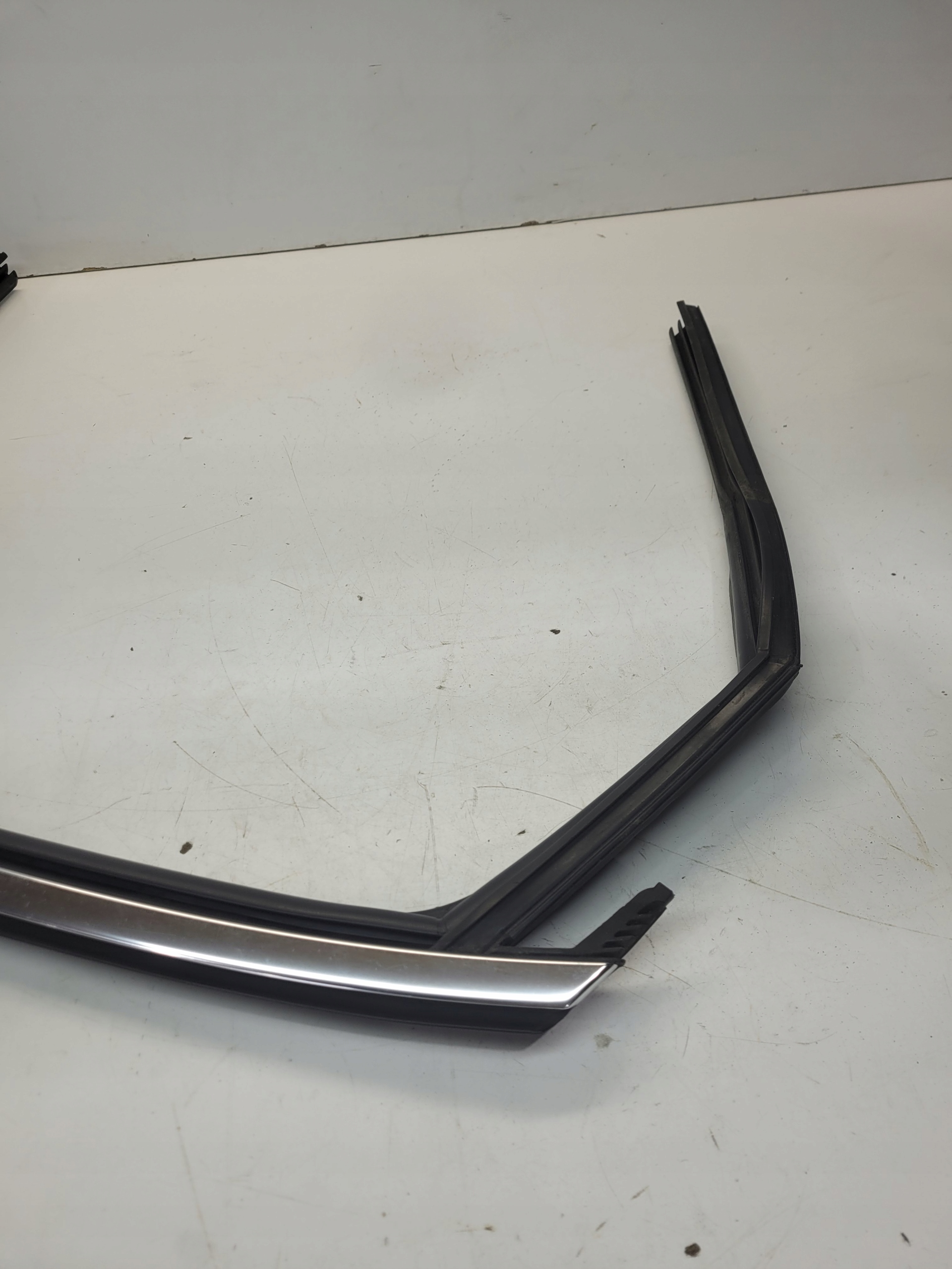 Dichtsatz Tür CHROM rechts heck AUDI A4 B9 Sedan 8W5839432C