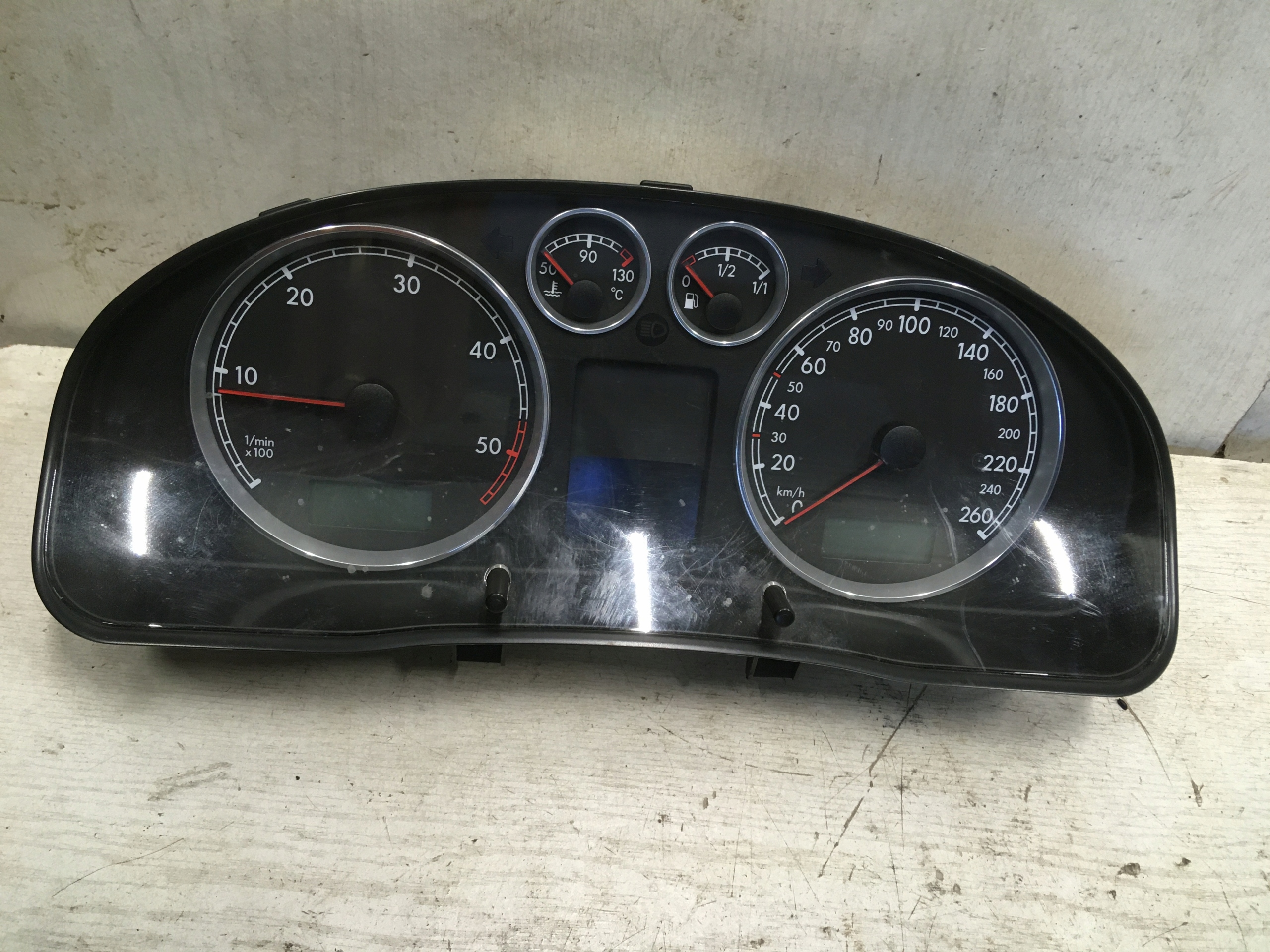 vw PASSAT B5 00- РЕСТАЙЛИНГ 2,5 tdi спидометр 3B0920829AX