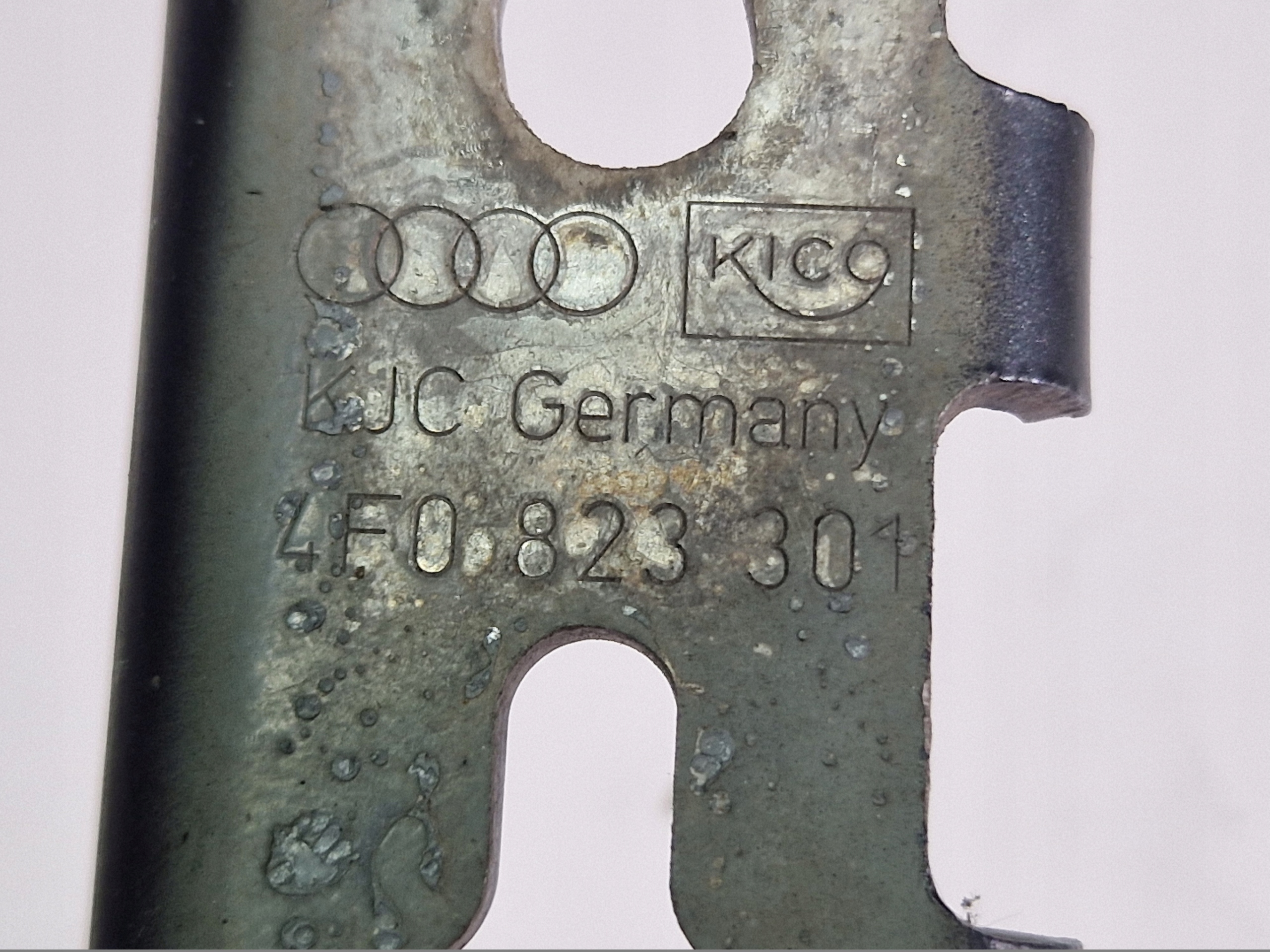AUDI A6 C6 A6C6 hinge bonnet hinges front left 4F0823301