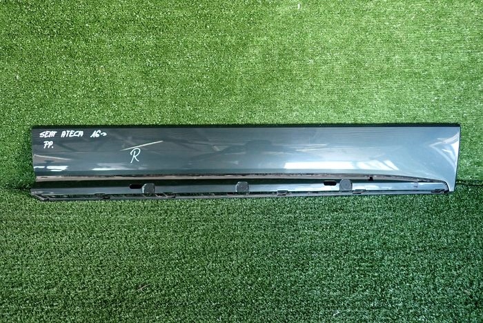 SEAT ATECA FR 16- moulding door right front