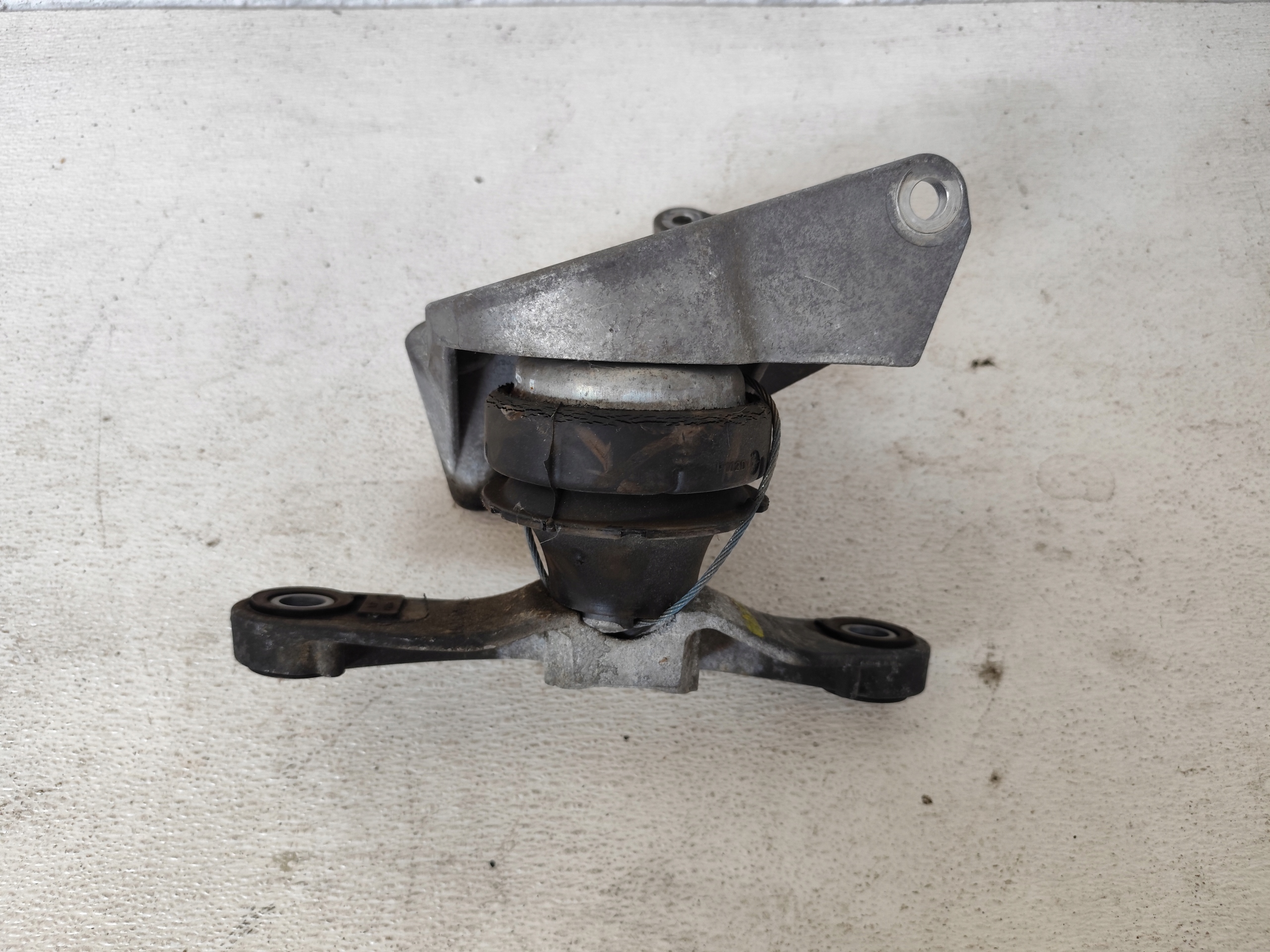 VOLVO V40 II 2016 2.0D D3 engine mount