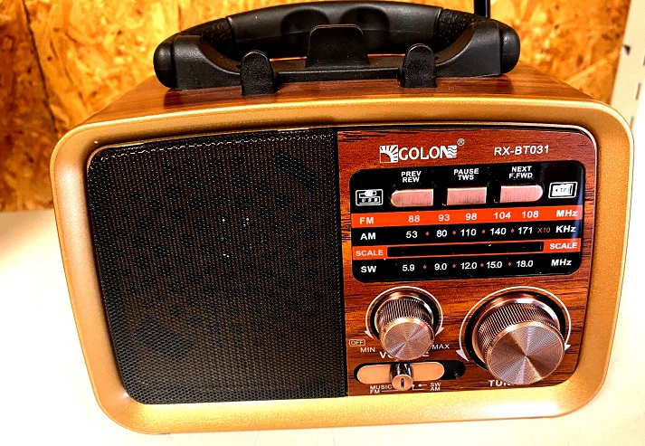 RADIO PRZENOŚNE BT032 Zasilanie sieciowo-bateryjne