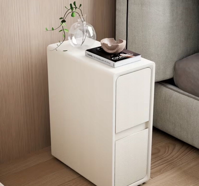 Úzky nočný stolík Premium 20 cm – minimalistický, priestranný, béžový