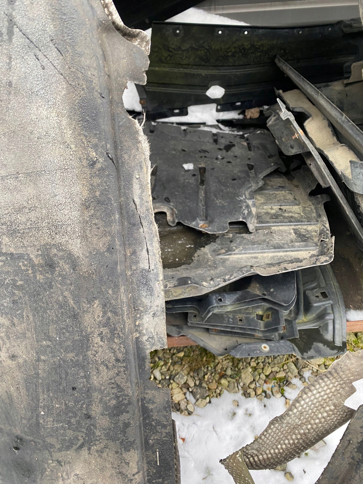 BMW E60 fedél alváz POD motor Váltót