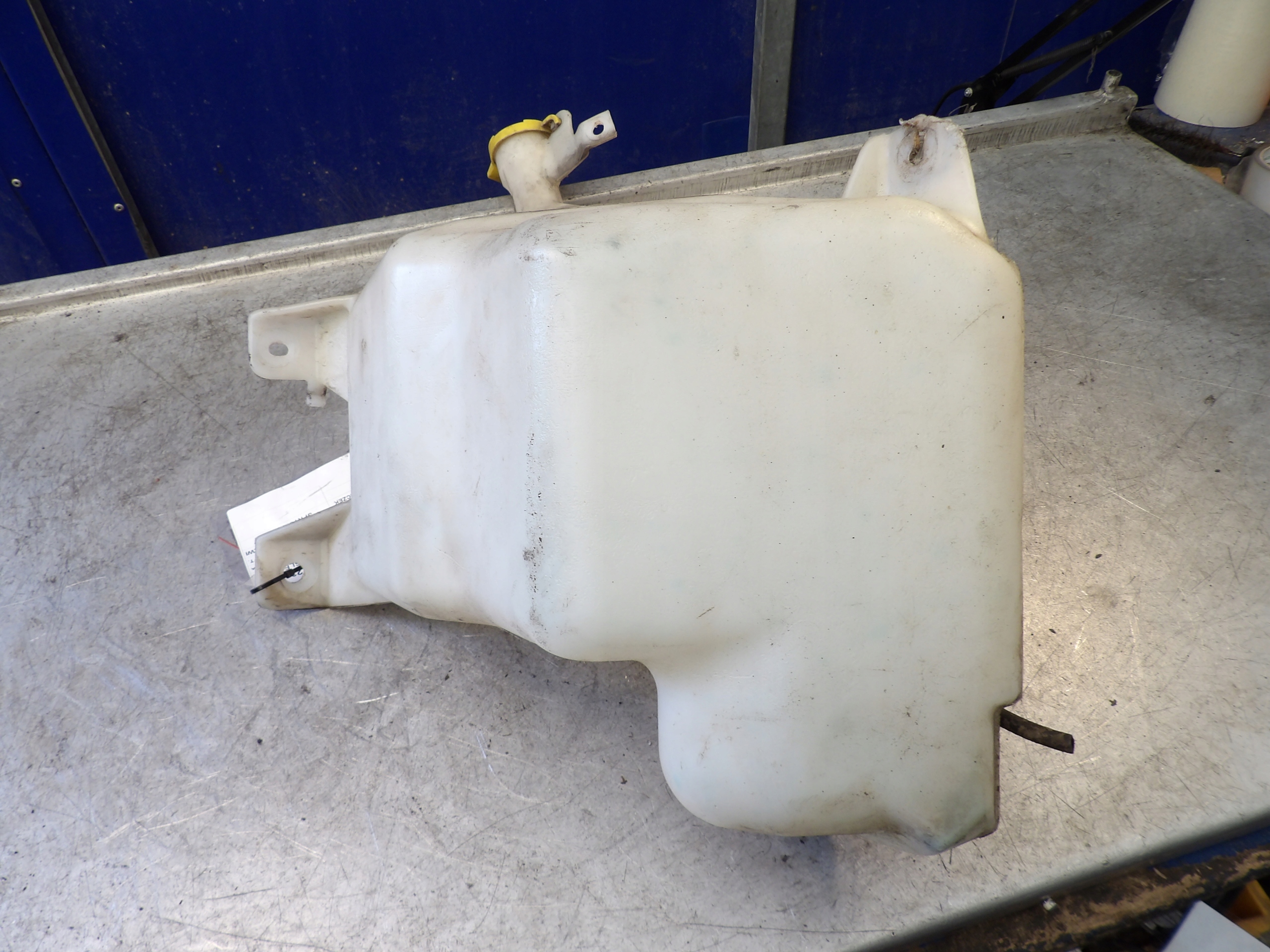 Chrysler Pacyfica washer fluid tank 04857906AA 04894274AA