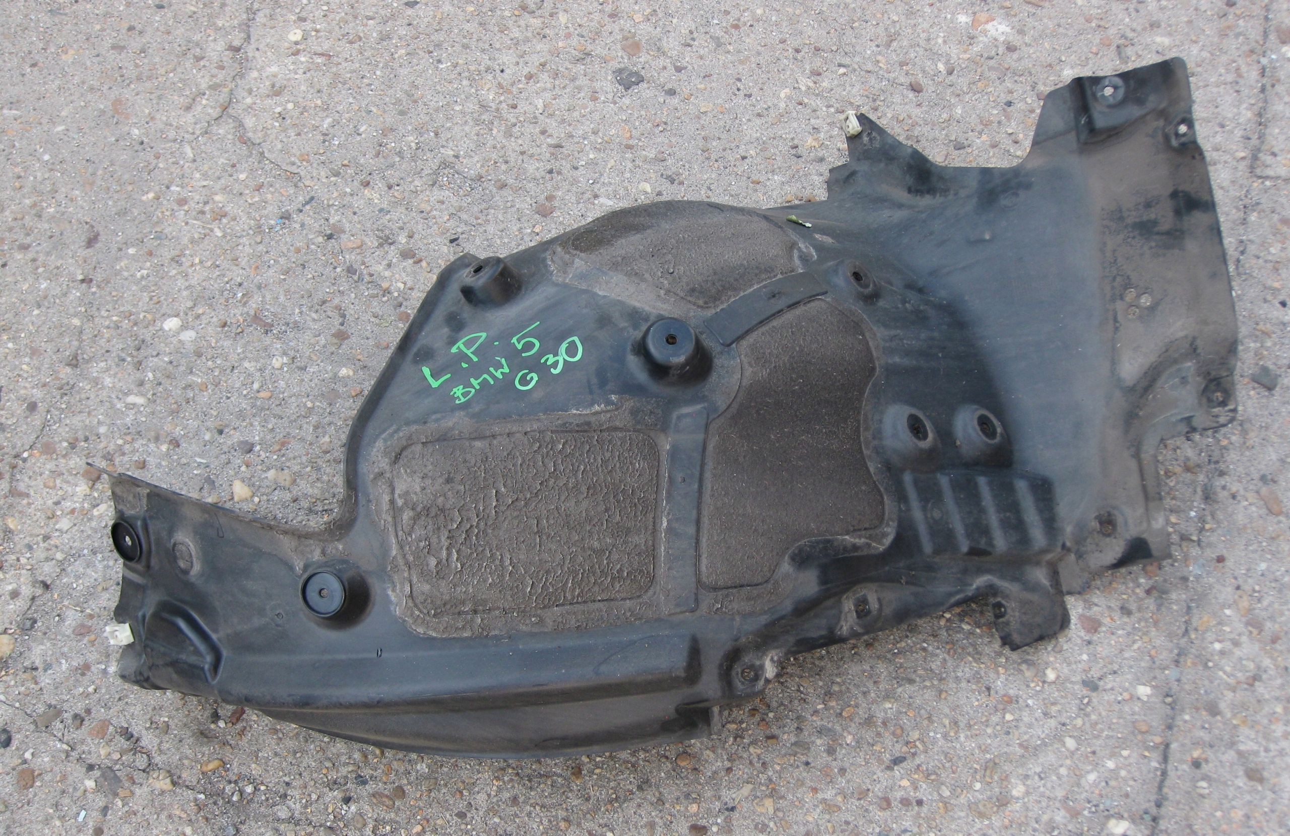 BMW 5 G30 3.0D 19R mudguard left front part rear 7340795
