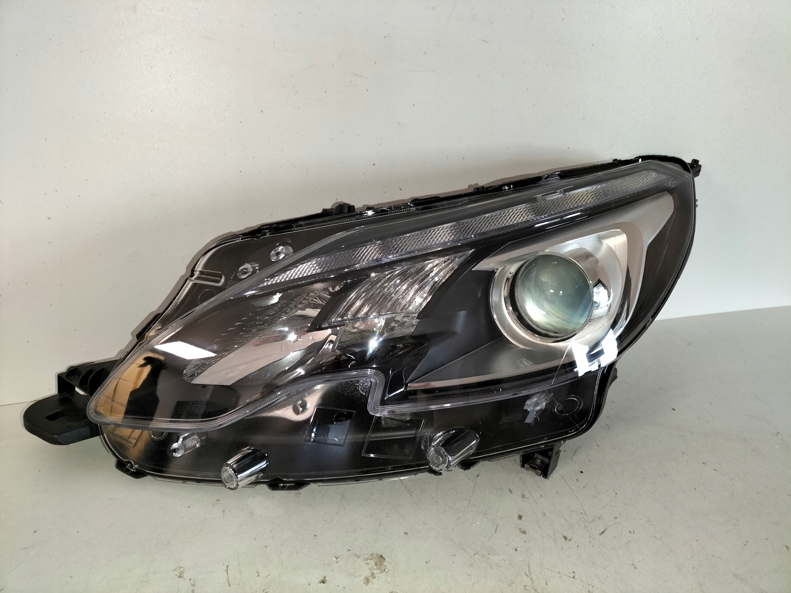 light front reflektor left PEUGEOT 2008 and LIFT 16-19