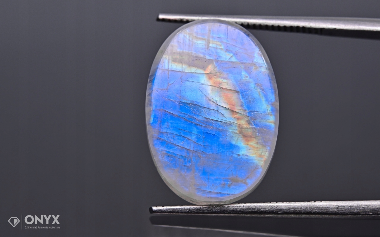 Měsíční kámen mělký ovál 18x13 mm