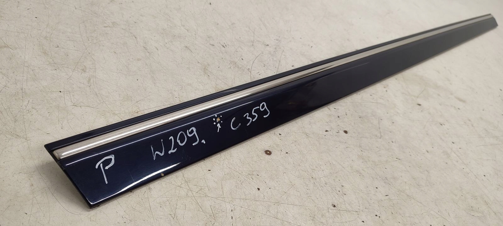moulding door right front Mercedes W209 CLK C359