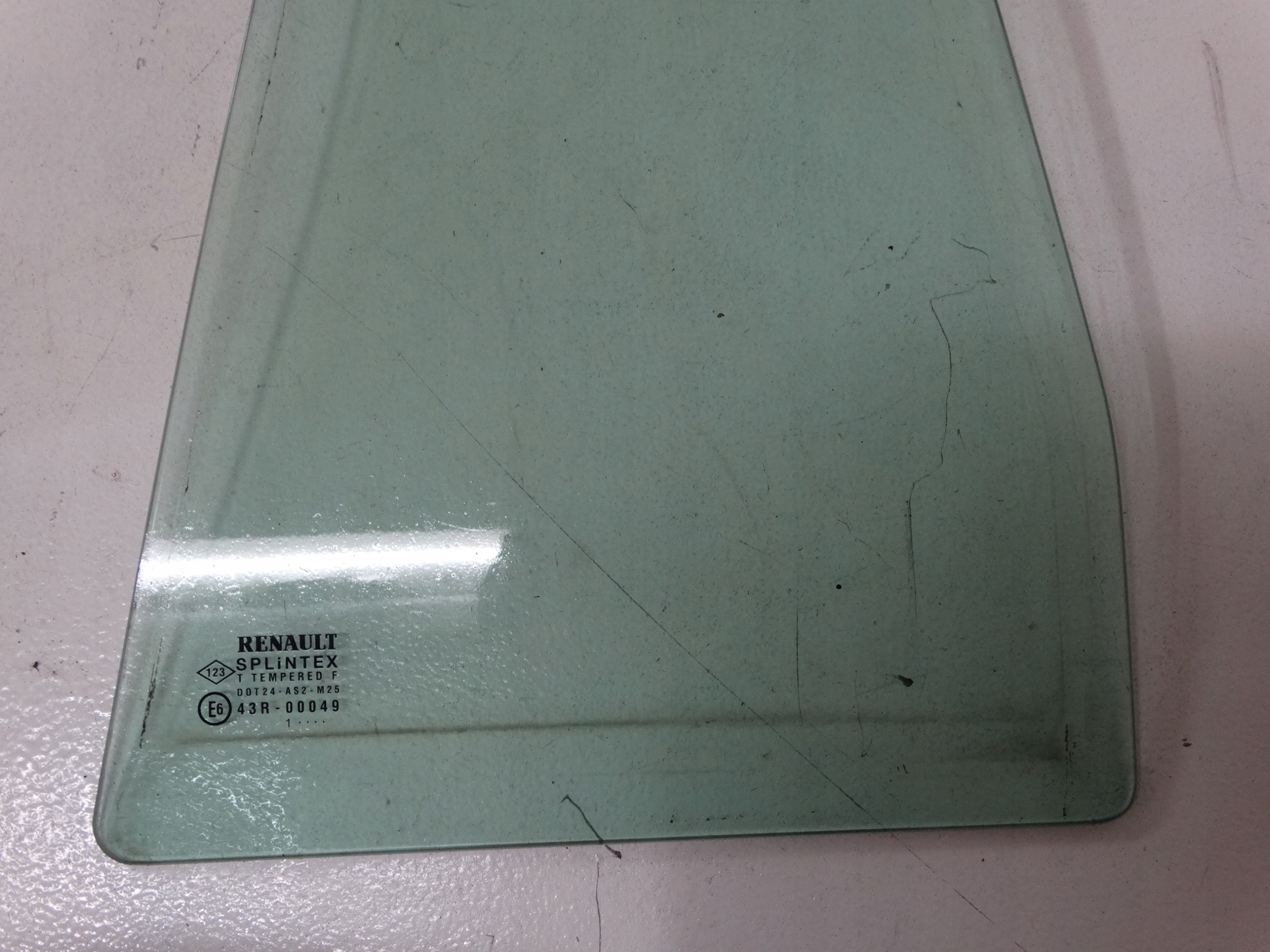 window door RENAULT LAGUNA 2 left rear part 43R-00049