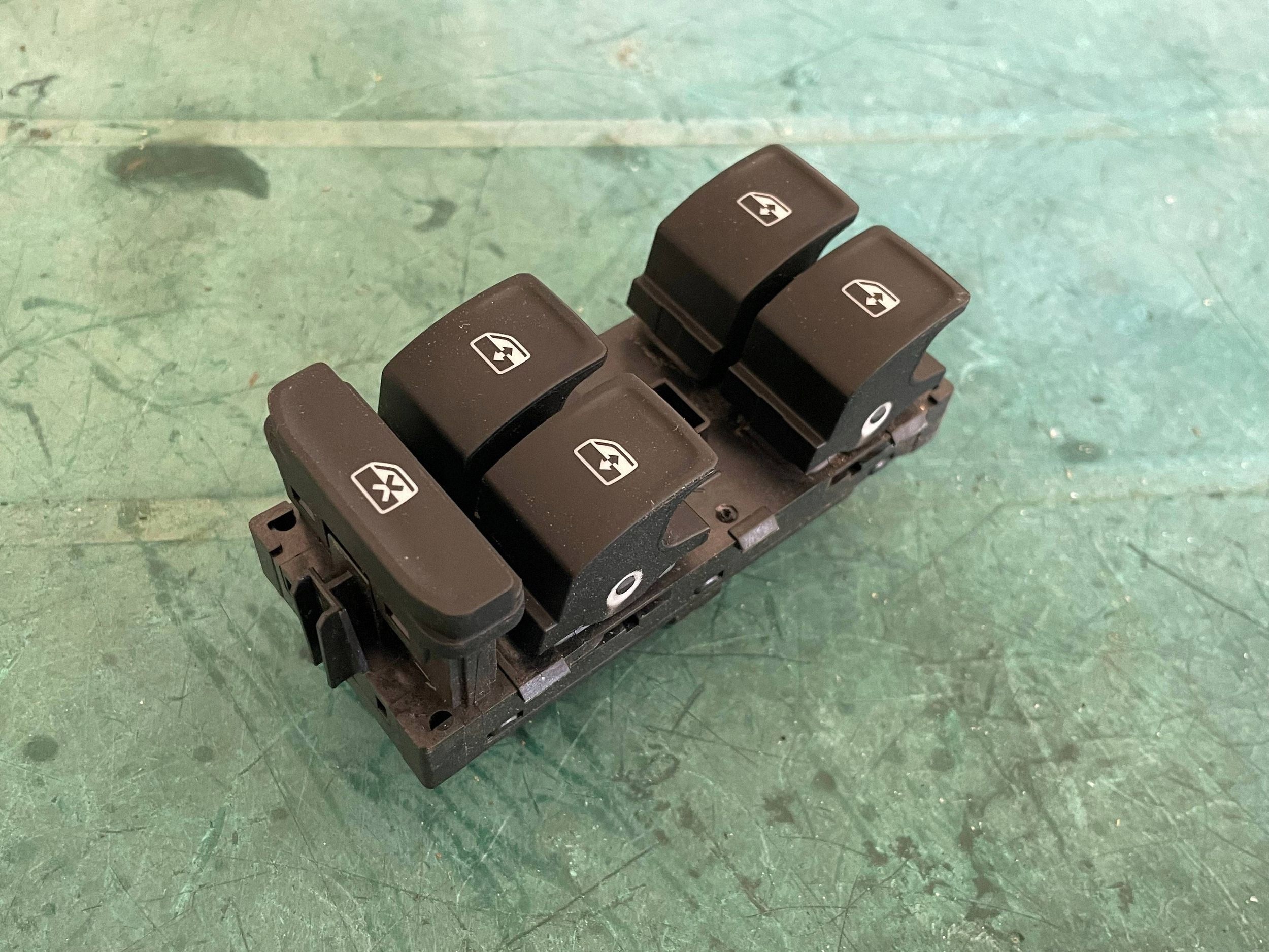 window control switch VOLKSWAGEN PASSAT B8 5G0959857D @M