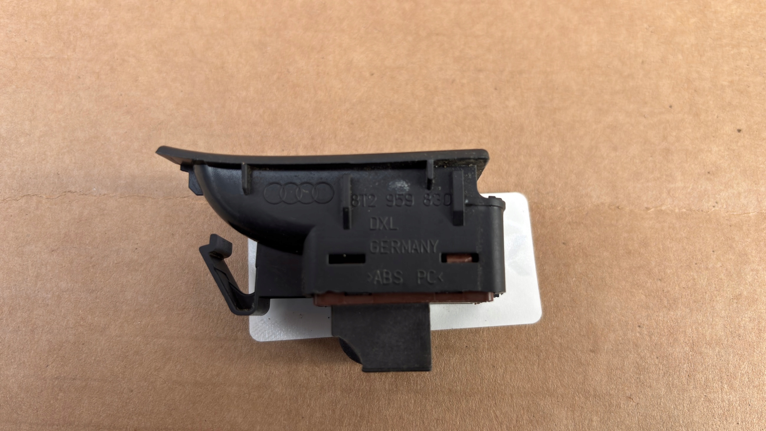 AUDI A5 B8 8T button PANEL of the opening bonnet switch K72/26NIK