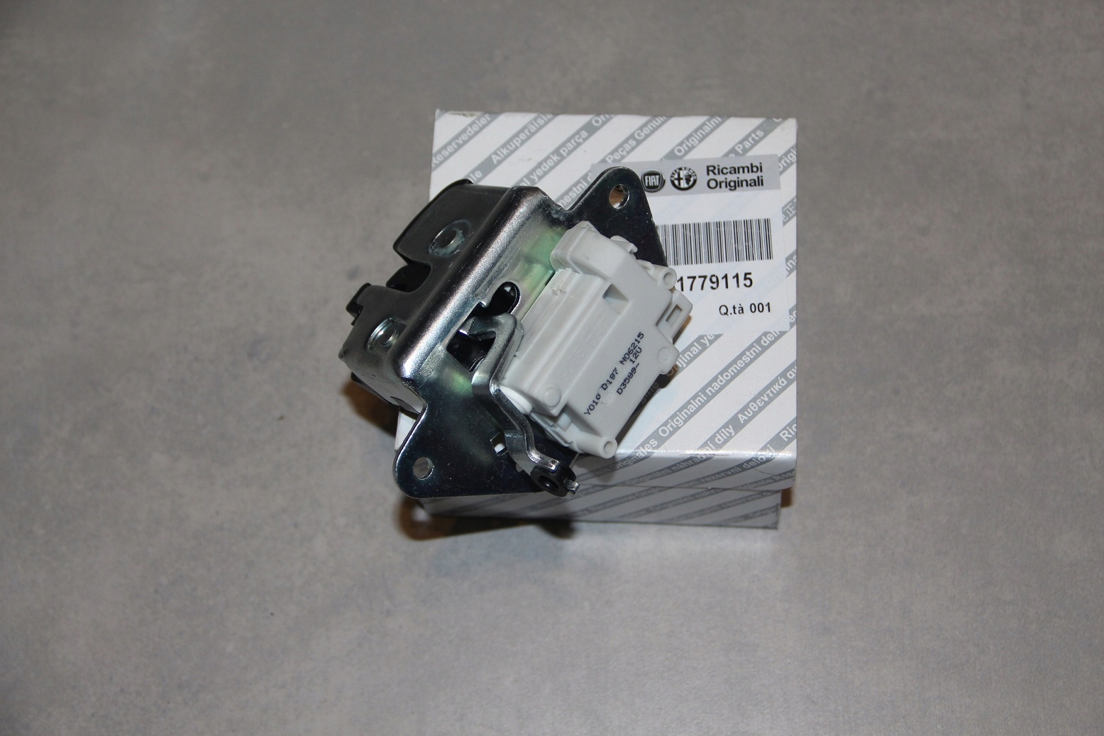 ZAMEK KLAPY TYL MULTIPLA oryginal Part number 51779115