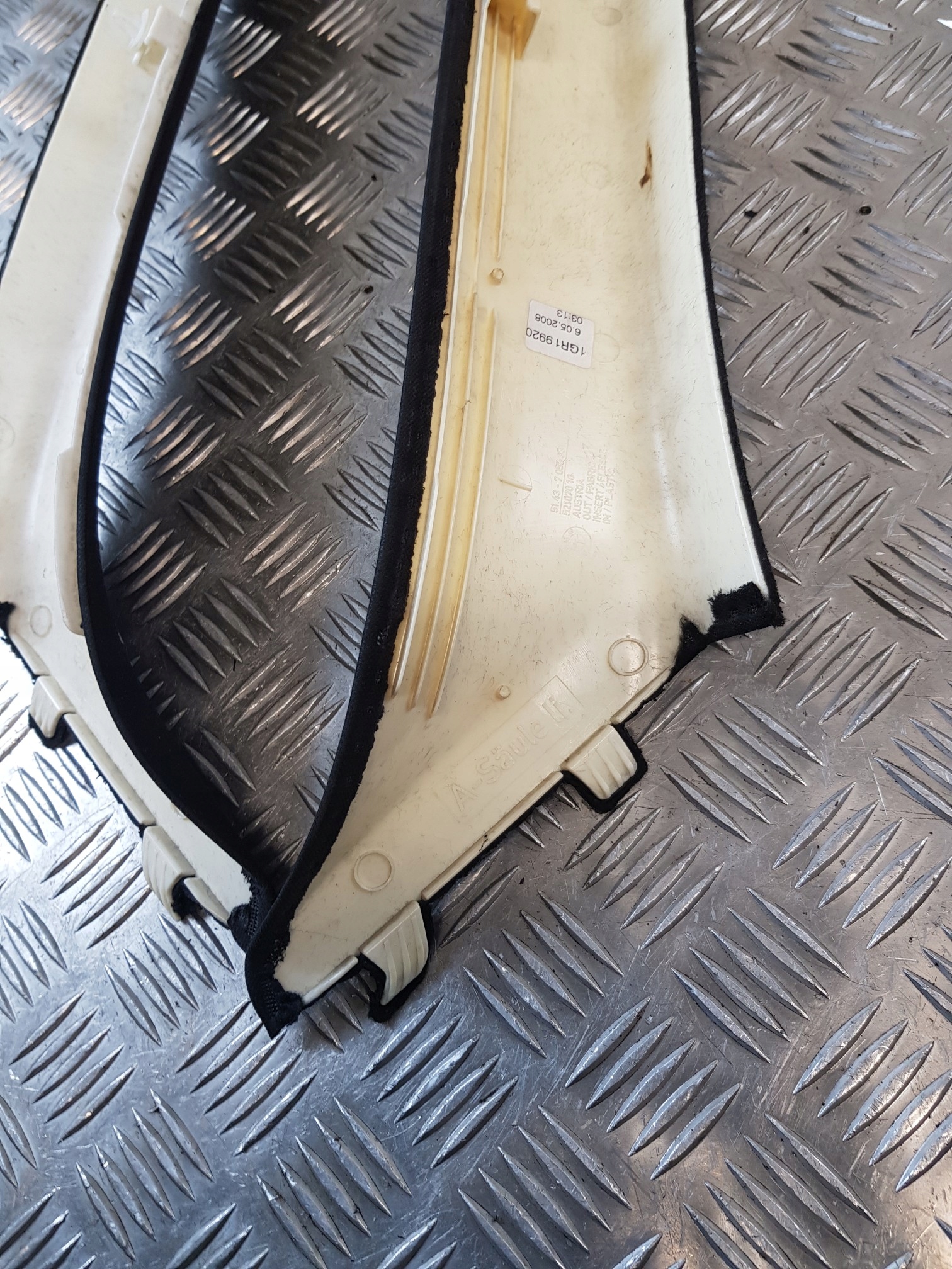 kryt SLUPKA cierna předek pravá 7058332 + levá 7058331 BMW E90