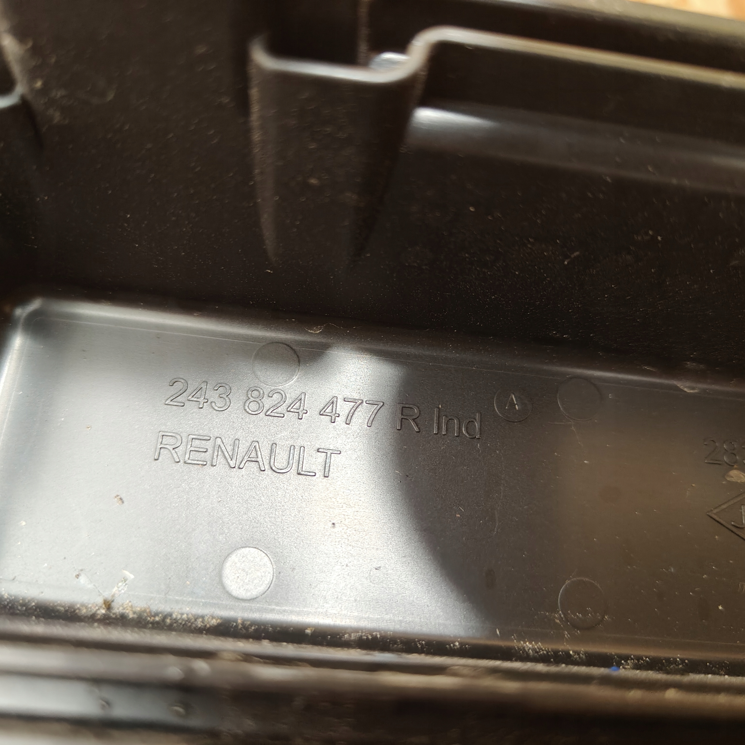 obal obalu pojistek RENAULT 243824477R
