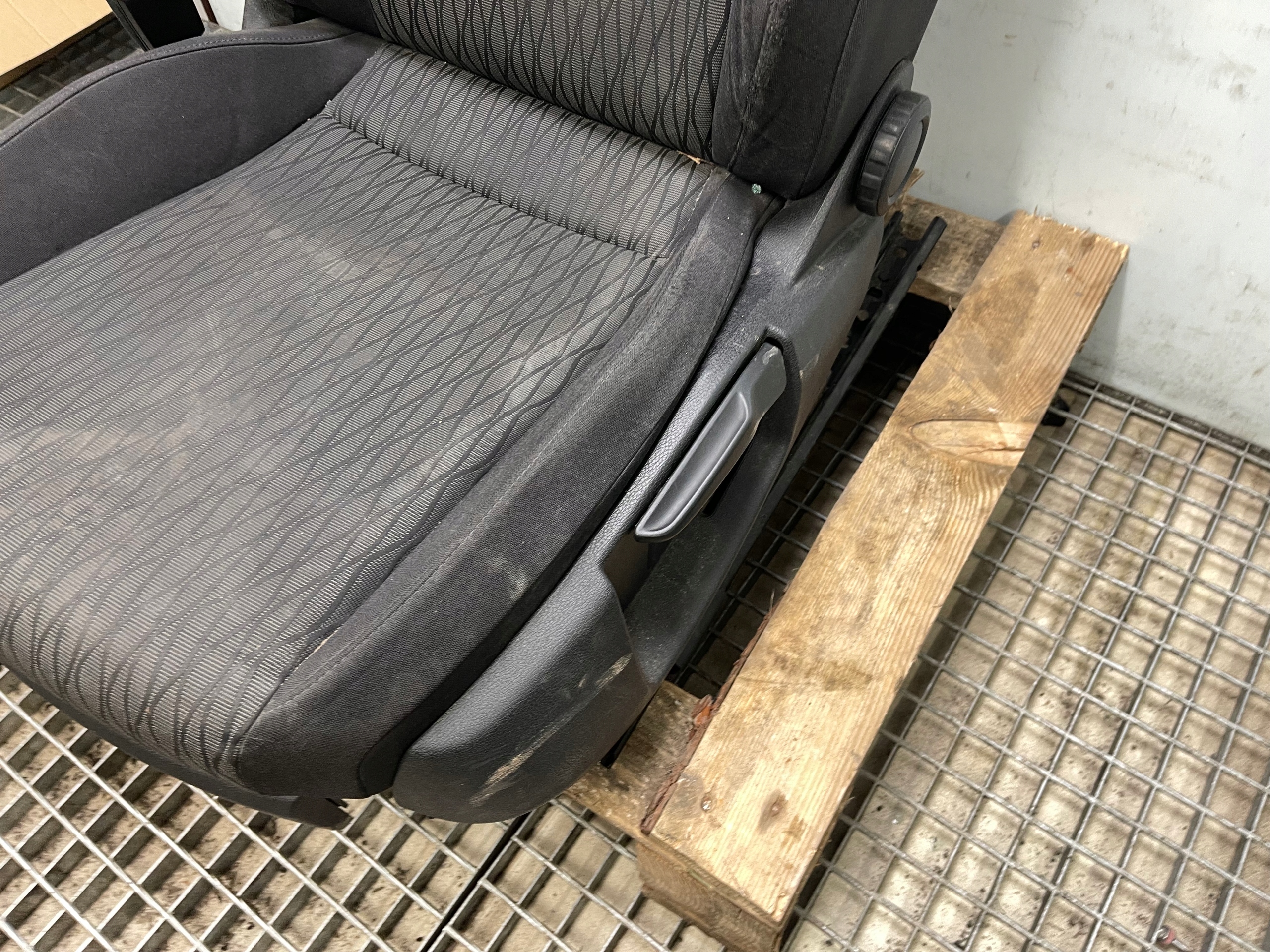 seat left front front driver´s SEAT LEON III 5F KOMBI MATERIAL heated