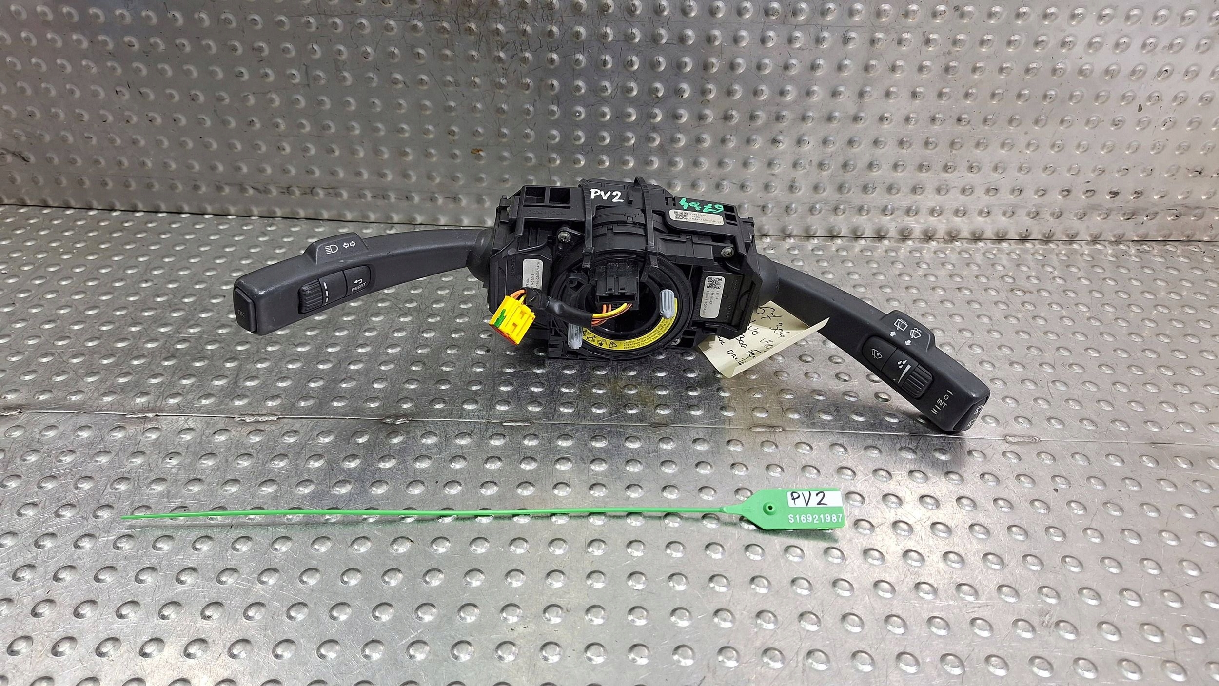 steering wheel levers and controls ring 31456030 31343218 VOLVO V40 II