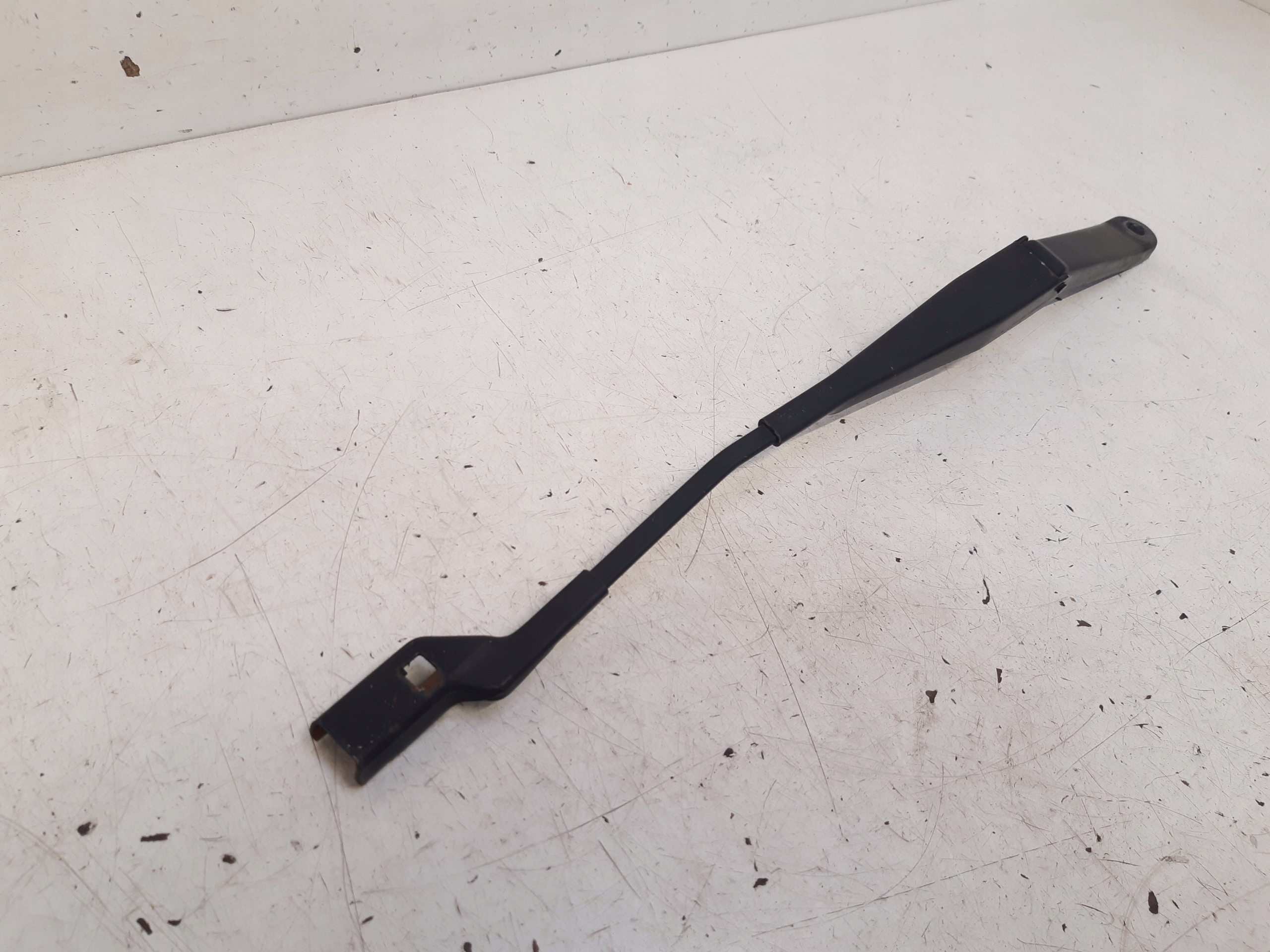 wiper arm left 8A6117526AB Ford Fiesta MK7