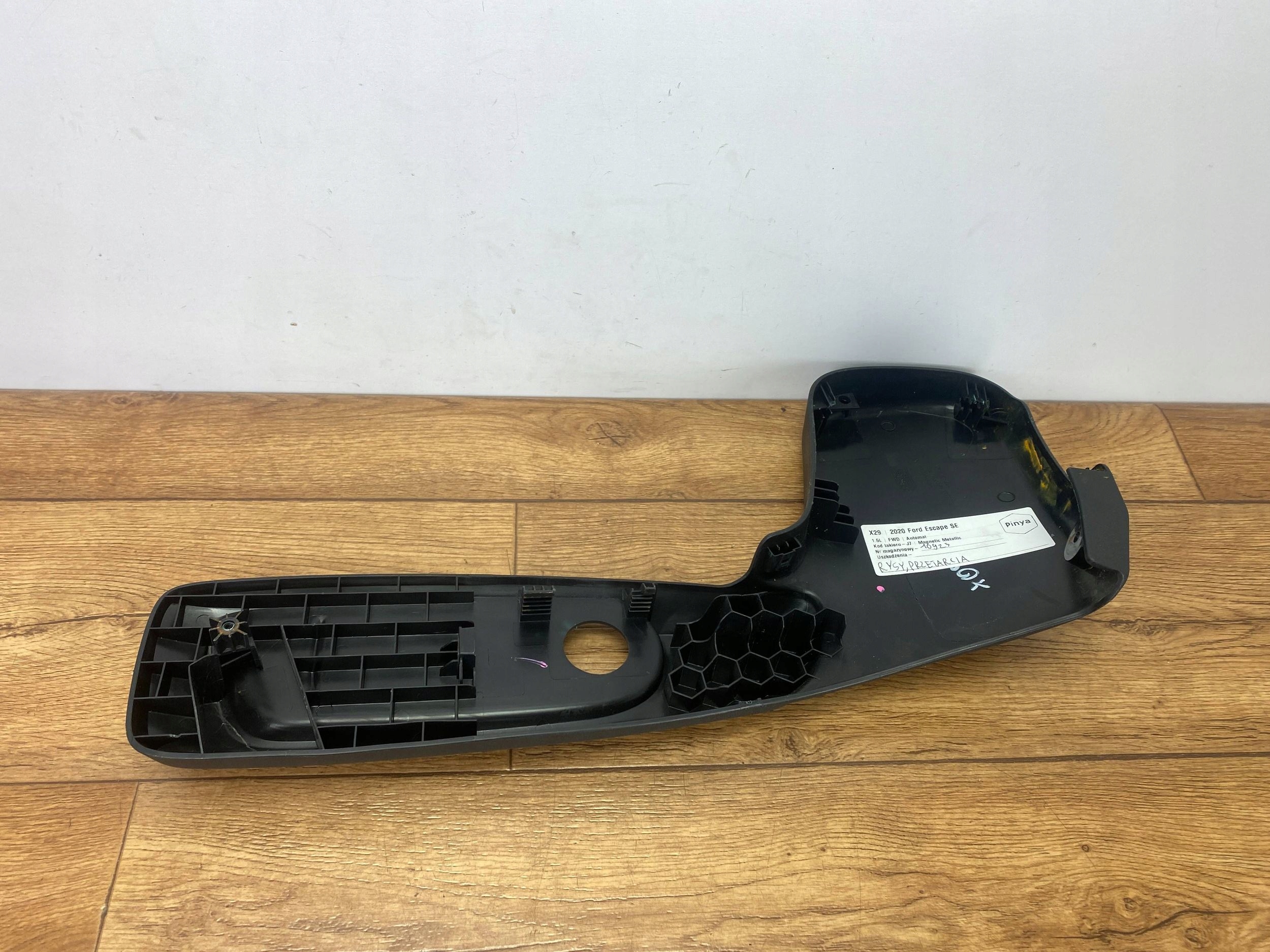 plastica boczny kanapy Ford Escape IV Kuga MK3 2020+