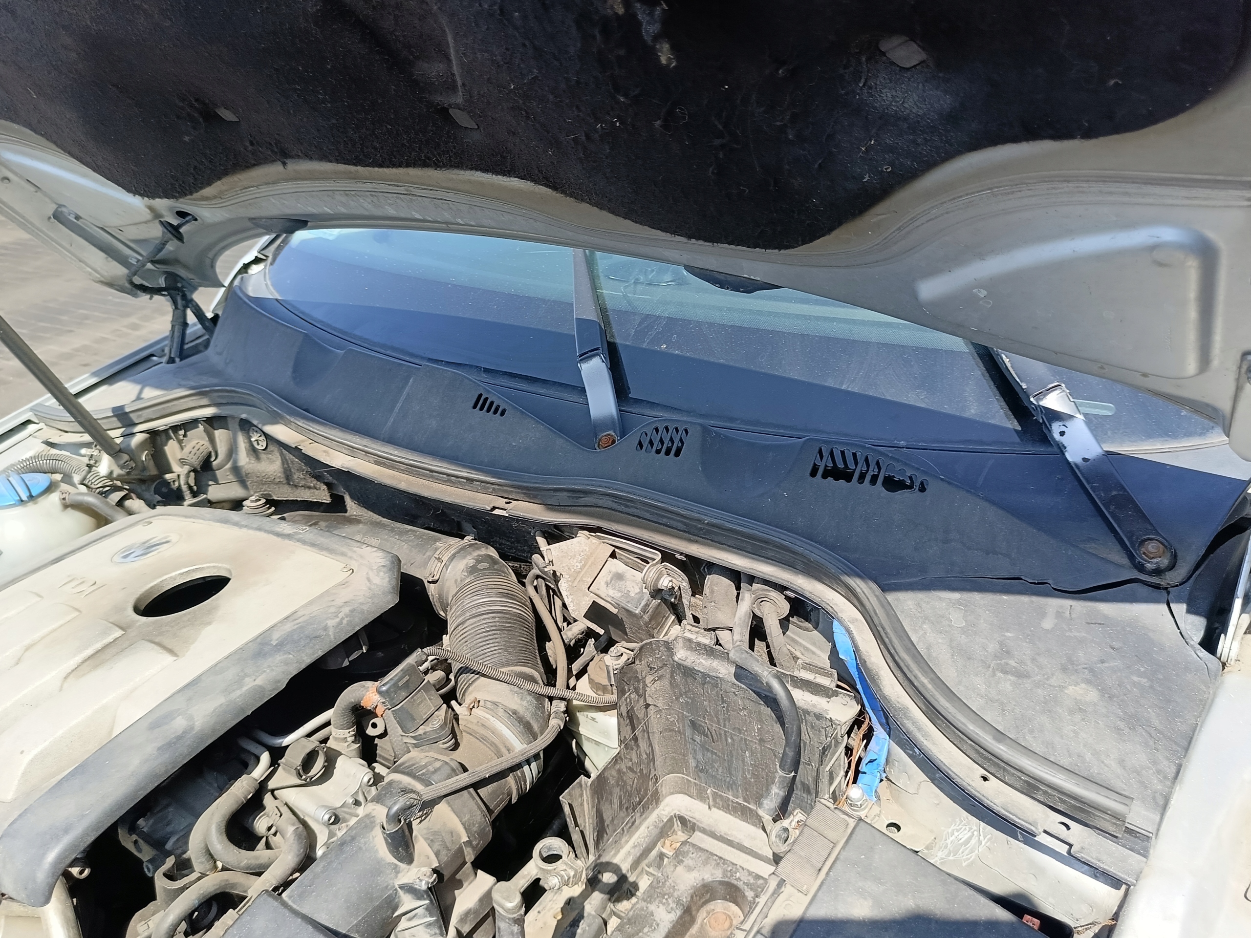 VW Passat B6 sedan 05-10 wiper mechanism front front