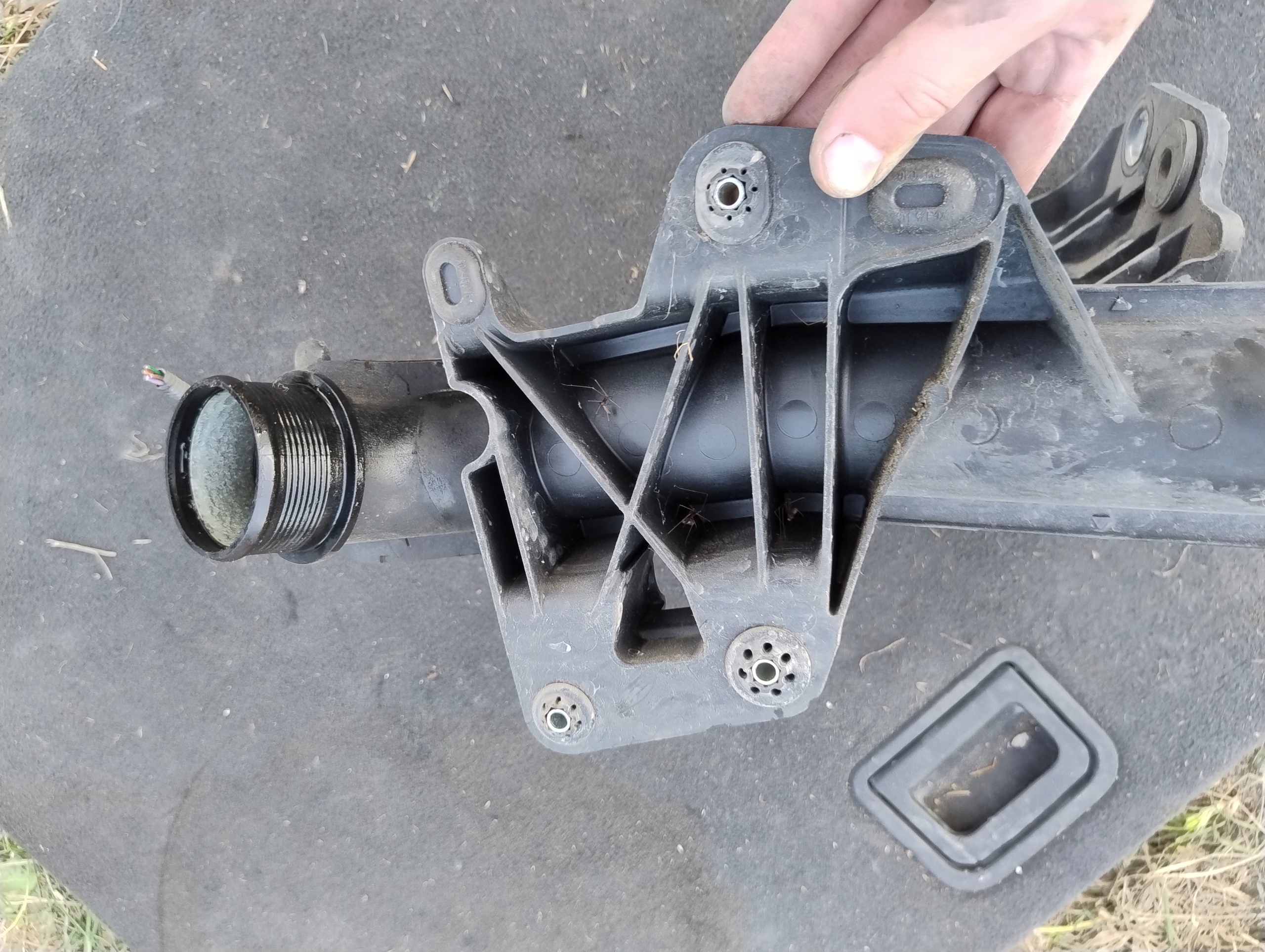 trouba hadice intercoolera AUDI A4 B8 A5 8T 8K0145673AD