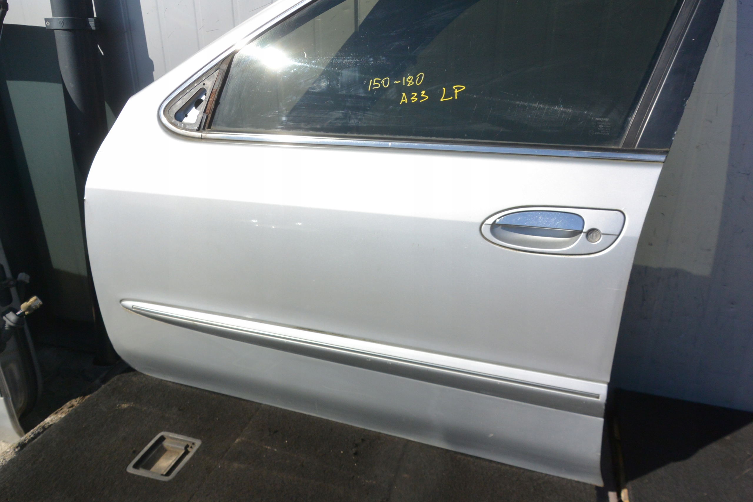 NISSAN MAXIMA A33 QX door left front 00-05