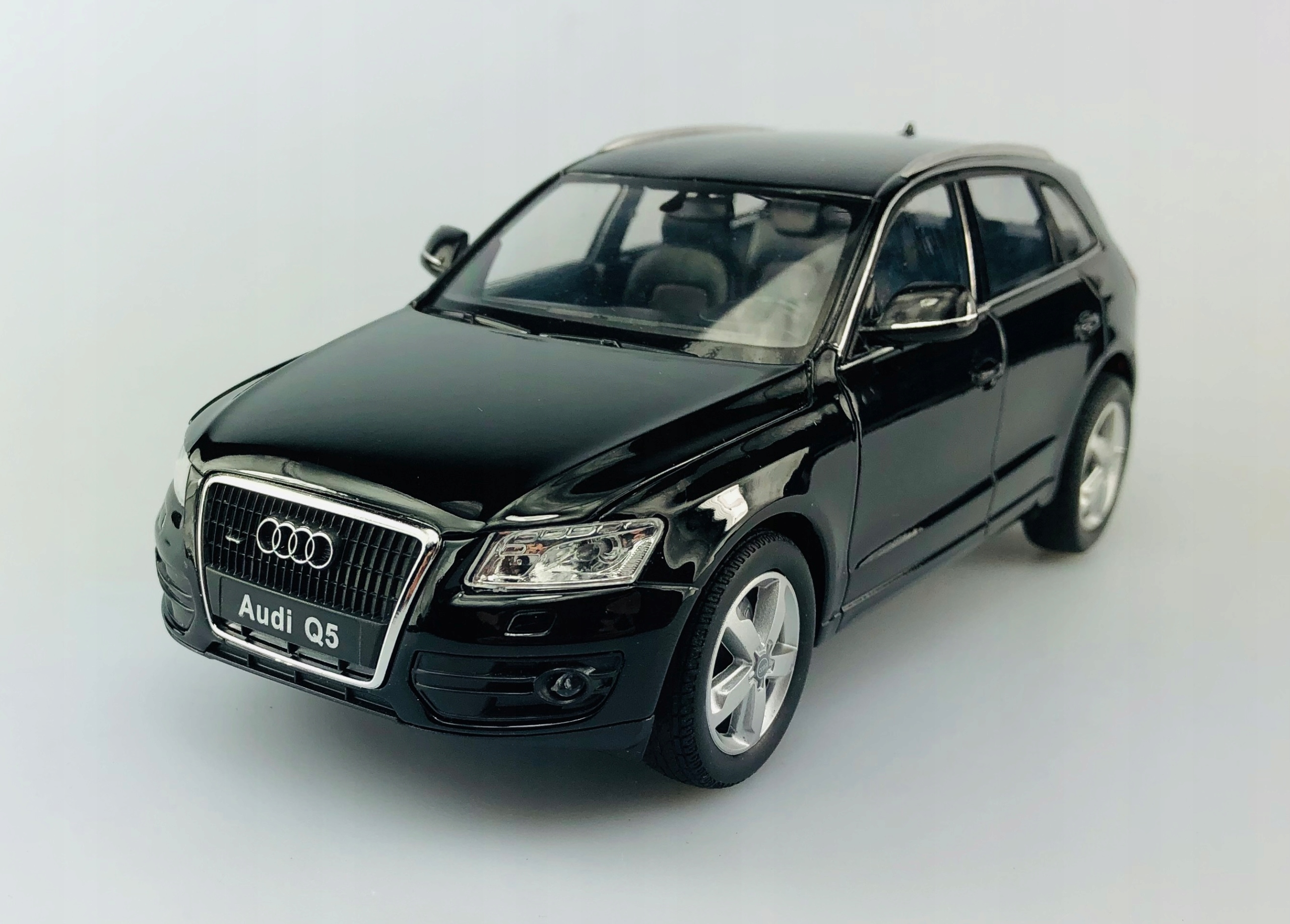Welly Audi Q5 Černá 1:24 Nový Kovový Model 22518