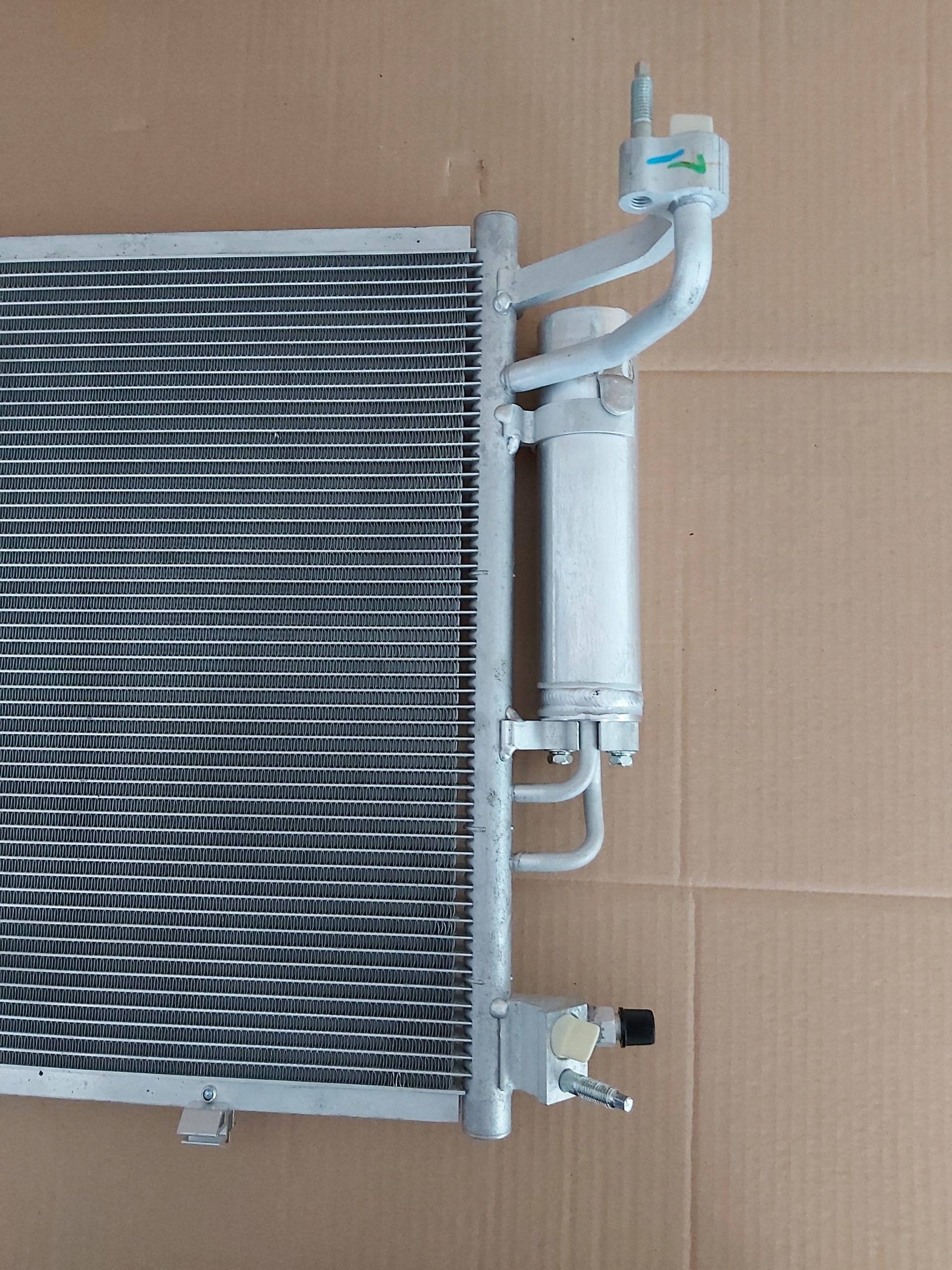 CHŁODNICA KLIMATYZACJI FORD FIESTA MK7 AP3119710BA Typ samochodu Samochody osobowe