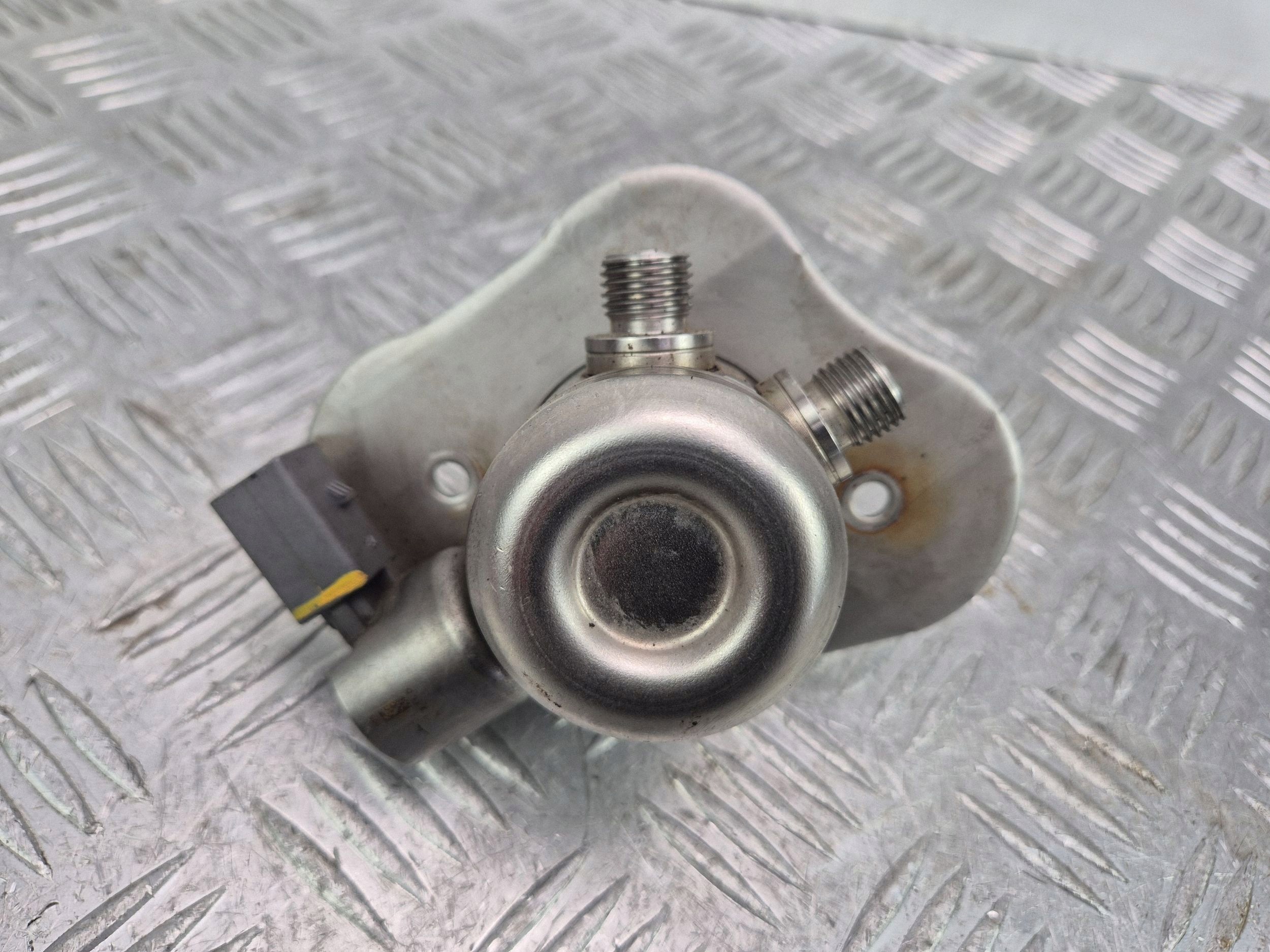 BMW 3 E90 E91 320i injection pump 7562473 N43B20AA