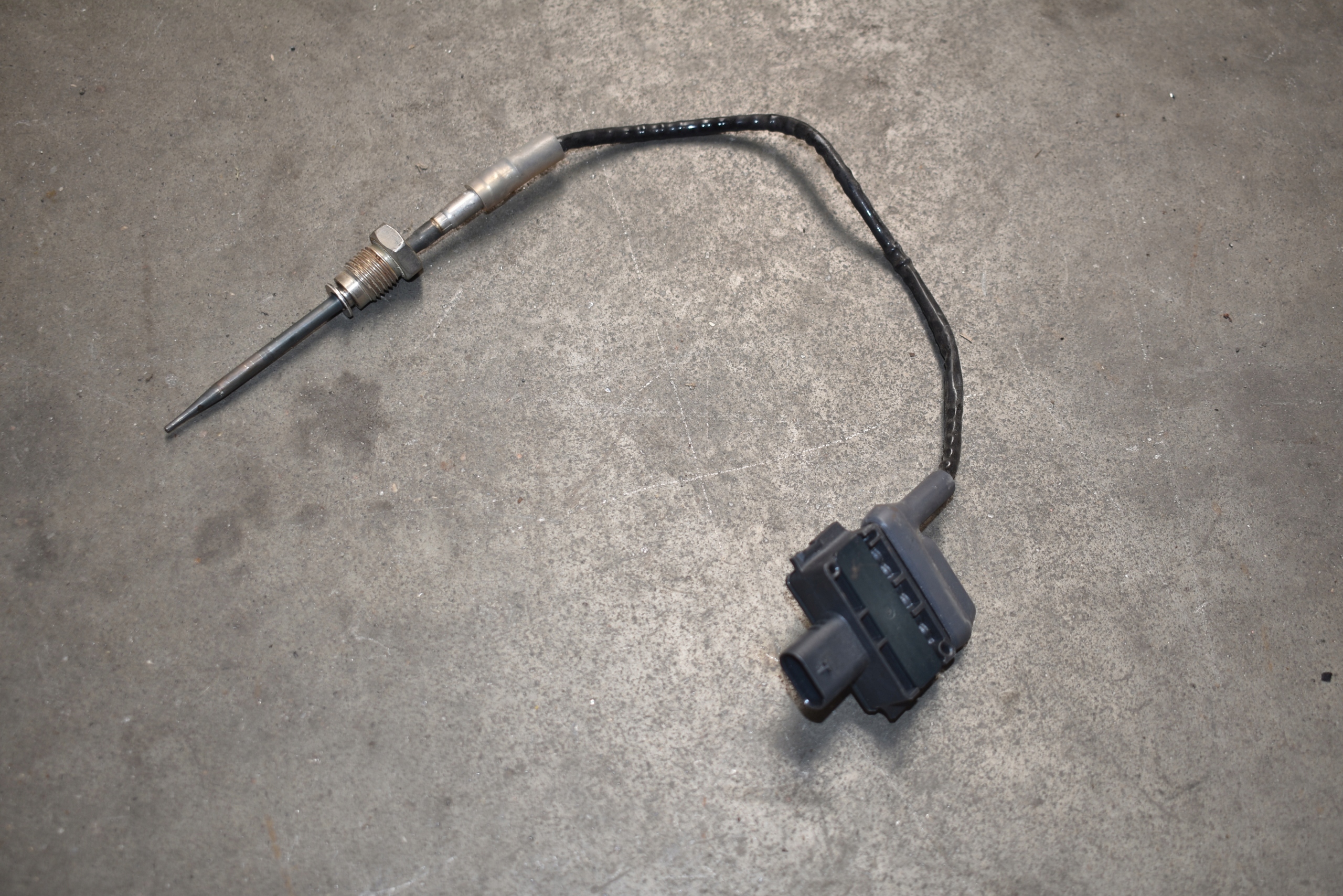 IDEALNY Sensor TEMPERATURY Gase MERCEDES 1