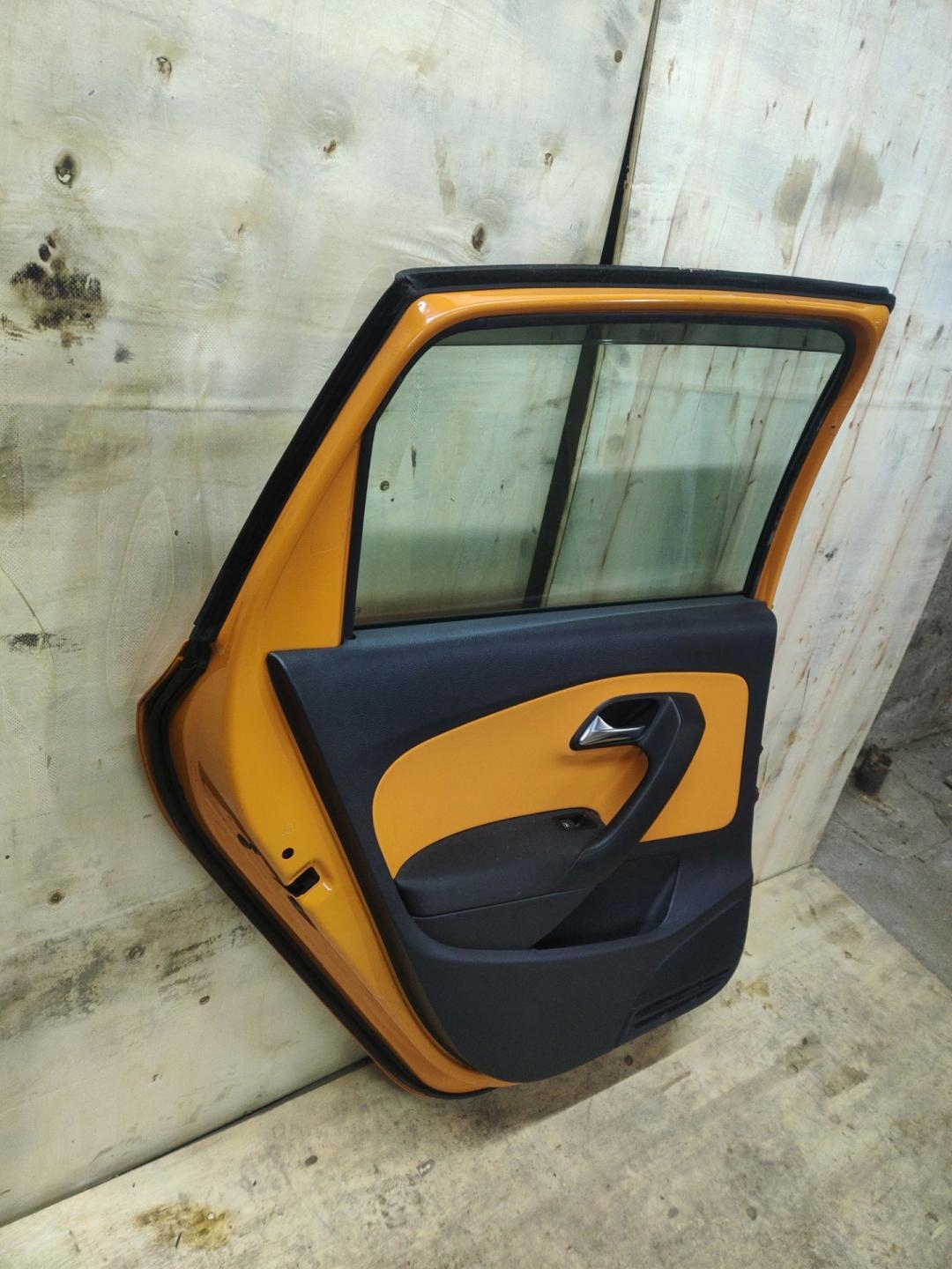 door rear part left side Volkswagen CrossPolo 5 2014