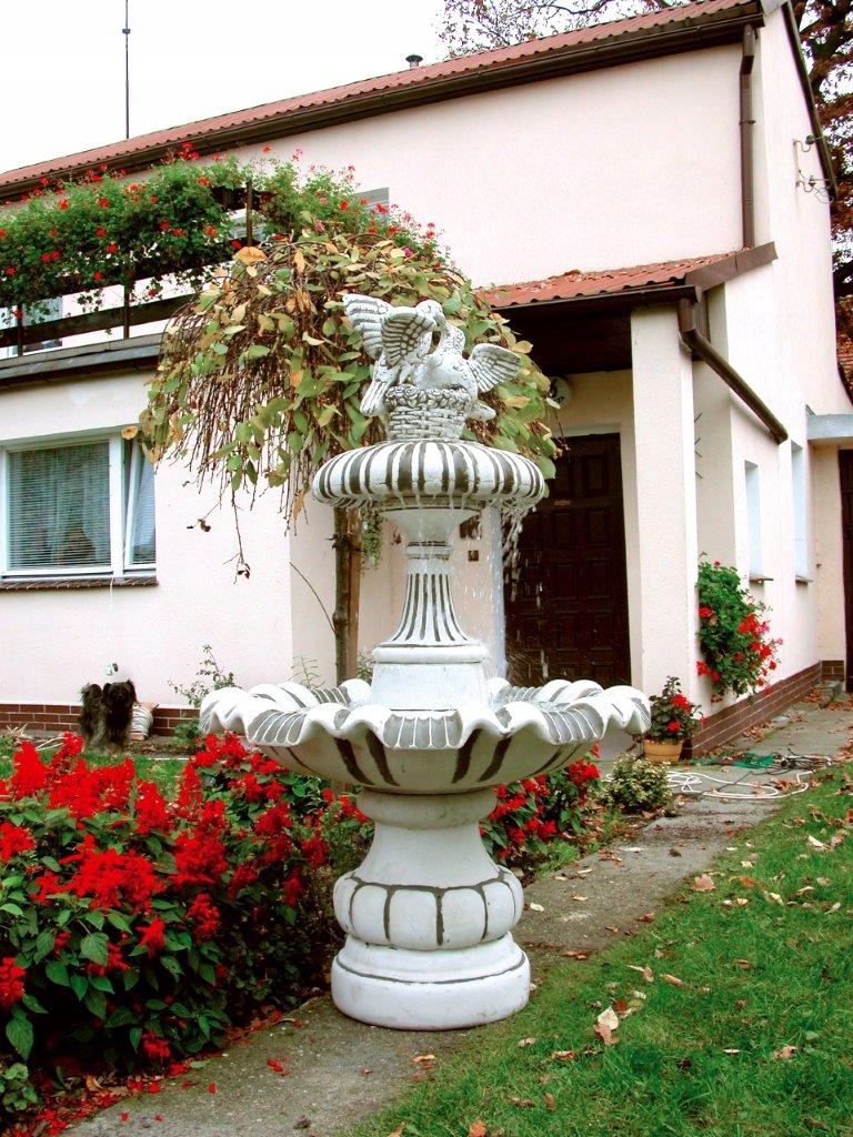 

Fontanna Ogrodowa Dekoracyjna Z Gołąbkami 871