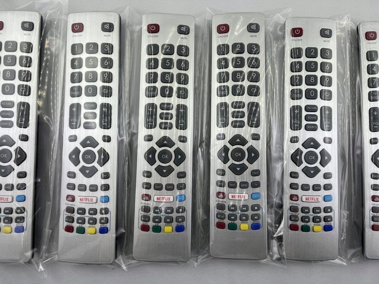 Pilot do TV SHARP RMC0115 SHW/RMC/0115 Kolor dominujący srebrny