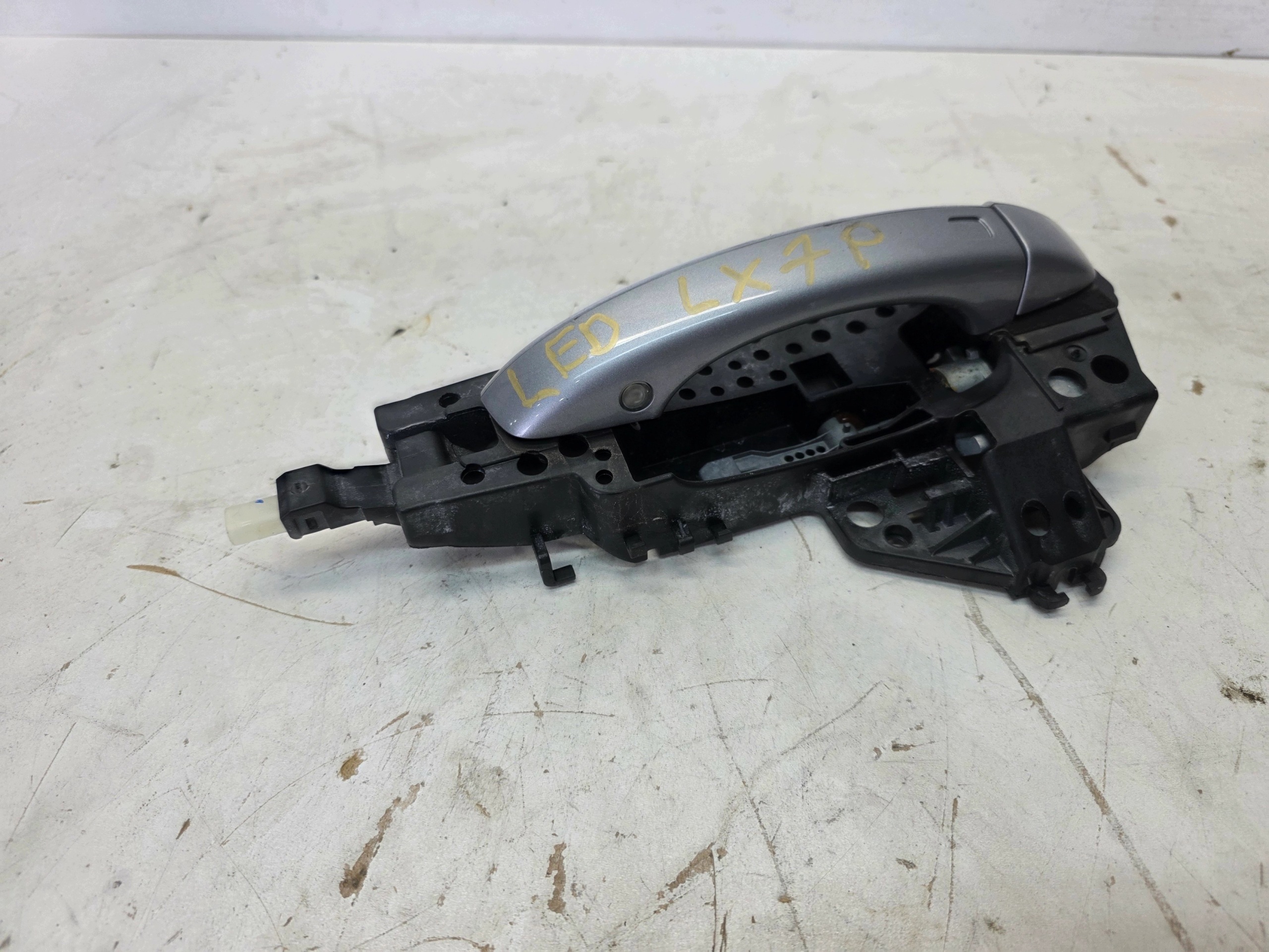 handle left AUDI A6 A7 A8 4H0837885 LX7P KEEYLES LED