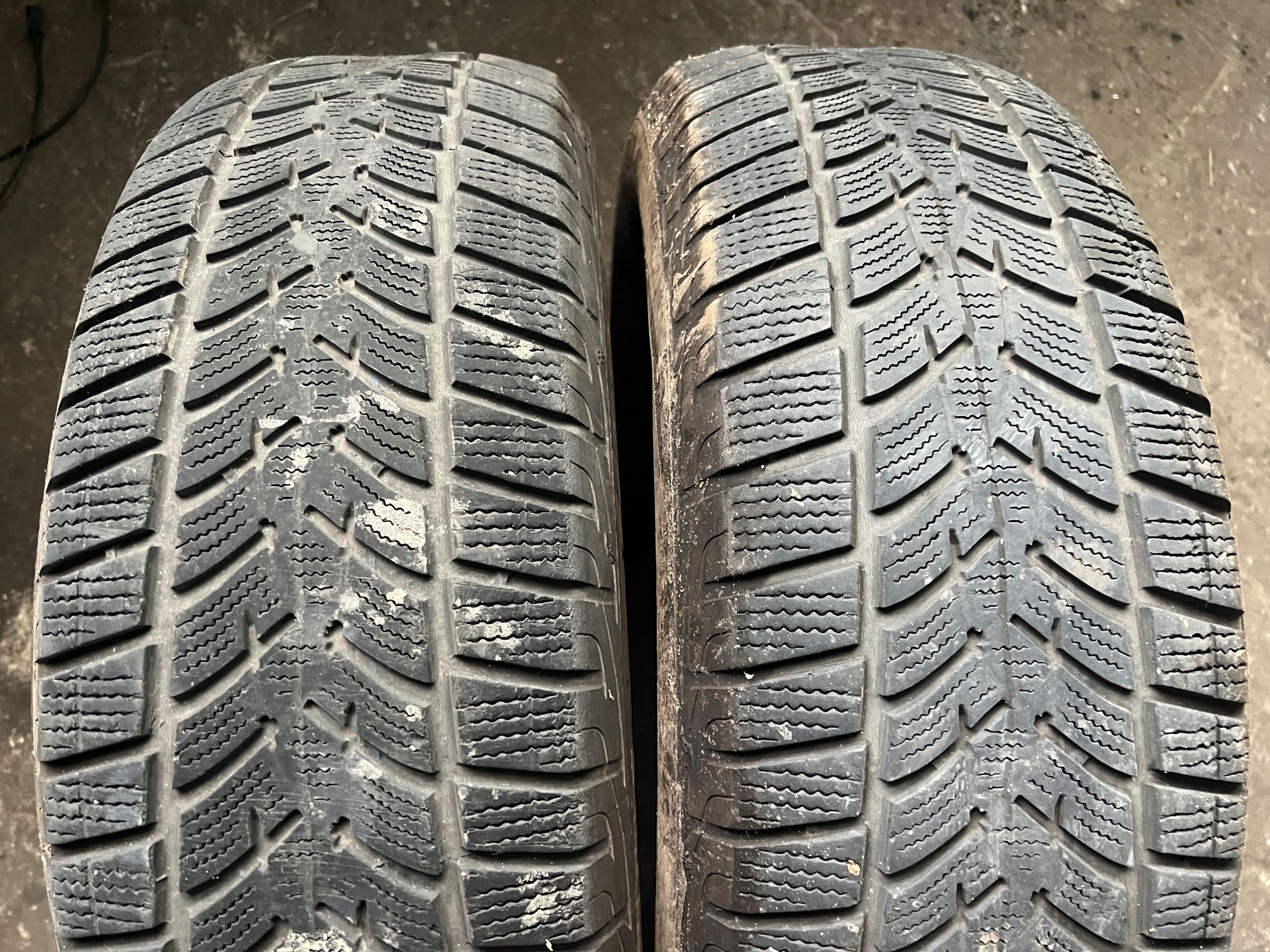 2X GOODYEAR ULTRA GRIP PERFORMANCE 215/70 R16 2018