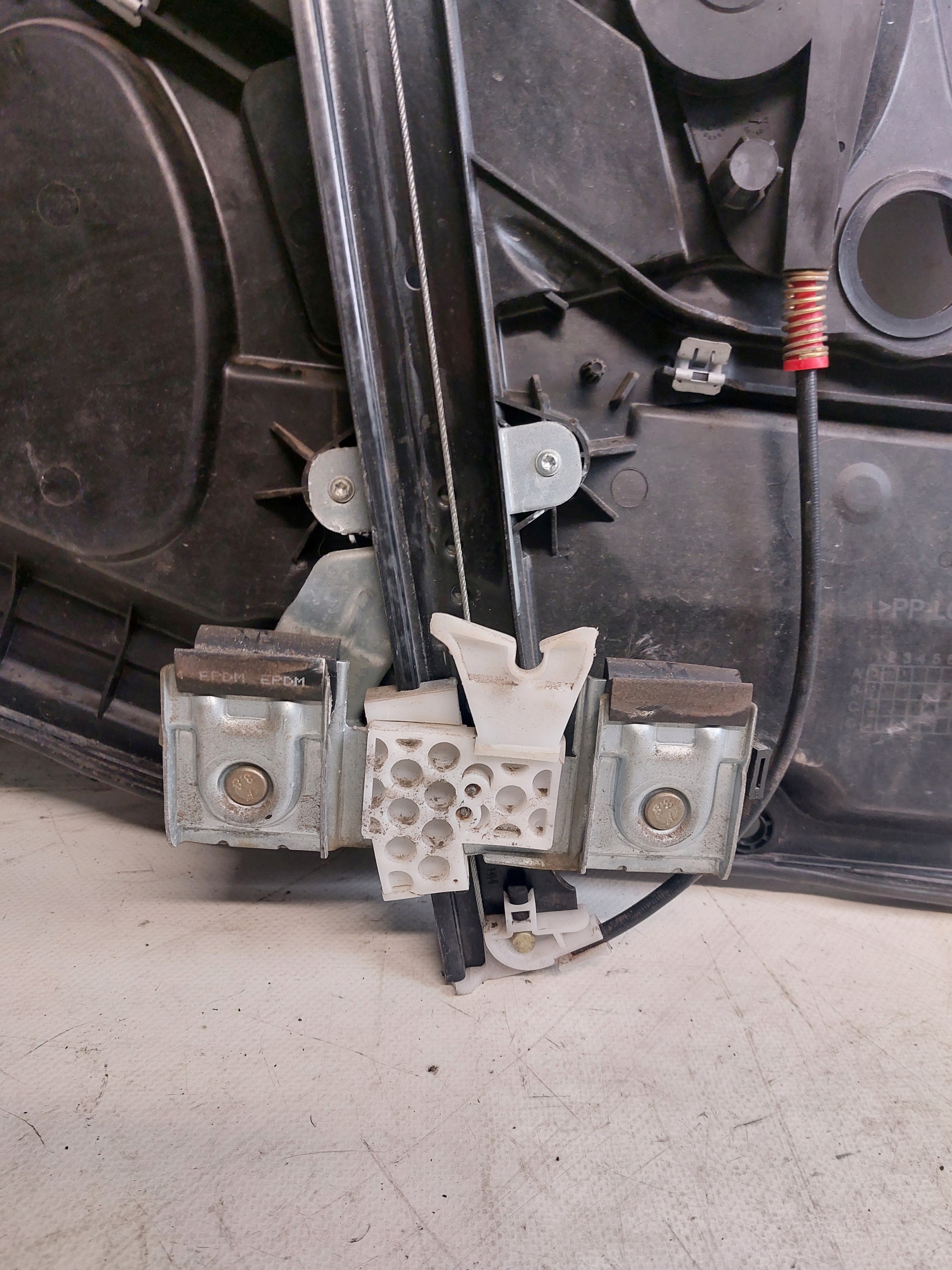 window regulator right front FORD FIESTA MK6