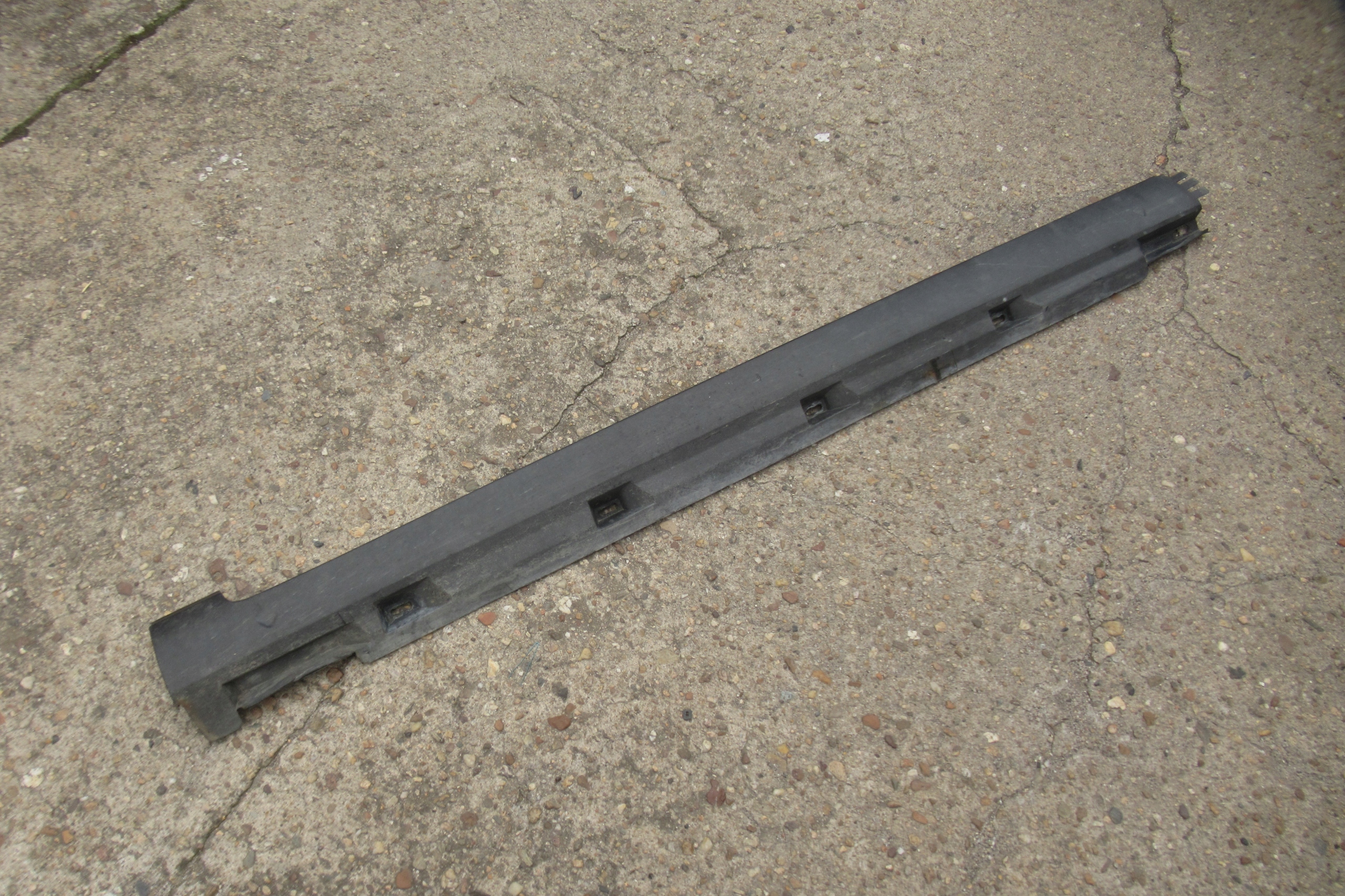VW PASSAT B6 KOMBI 06R moulding threshold left