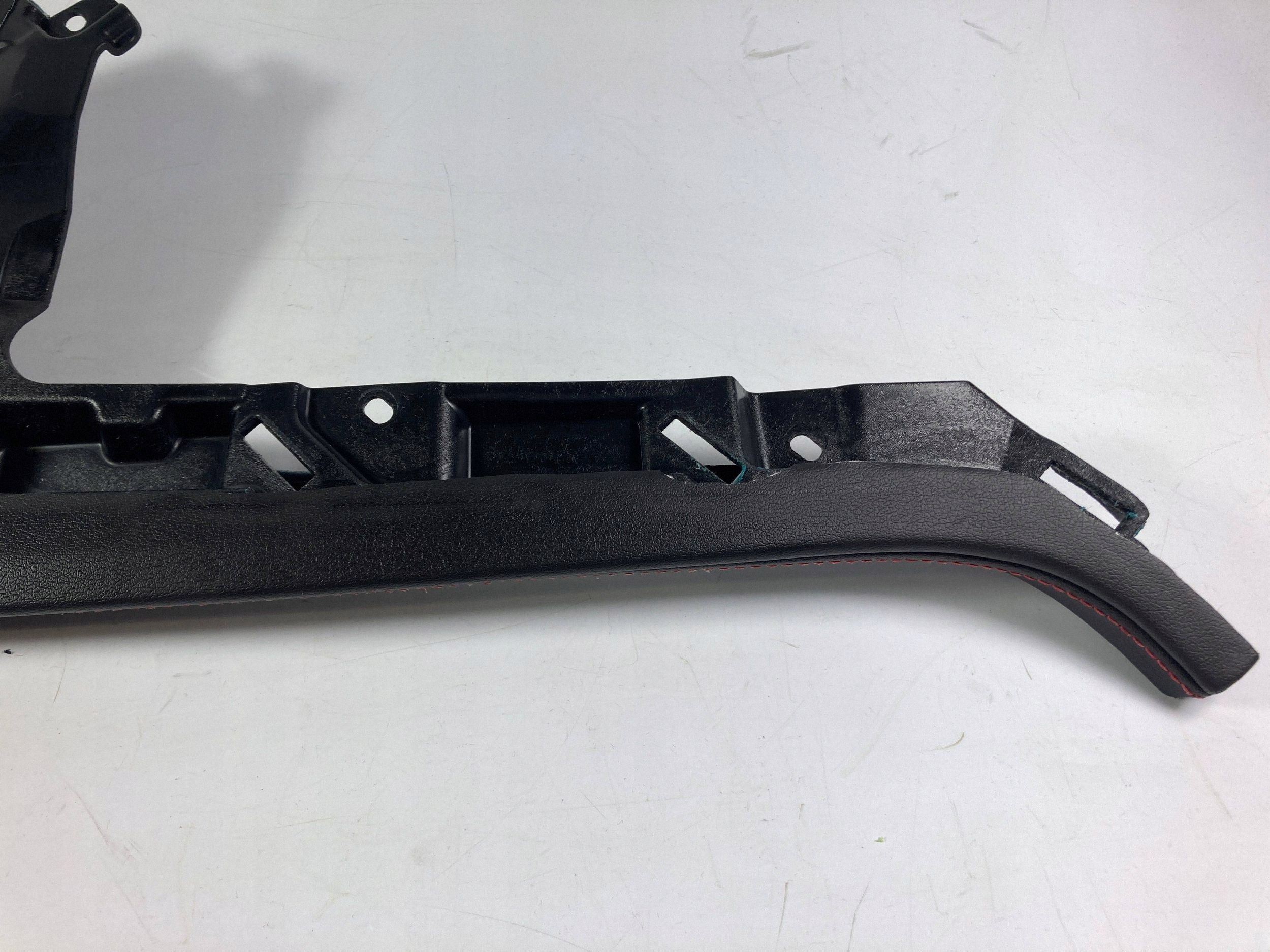 Chevrolet Corvette C8 dekor lajsna armature armature 2026