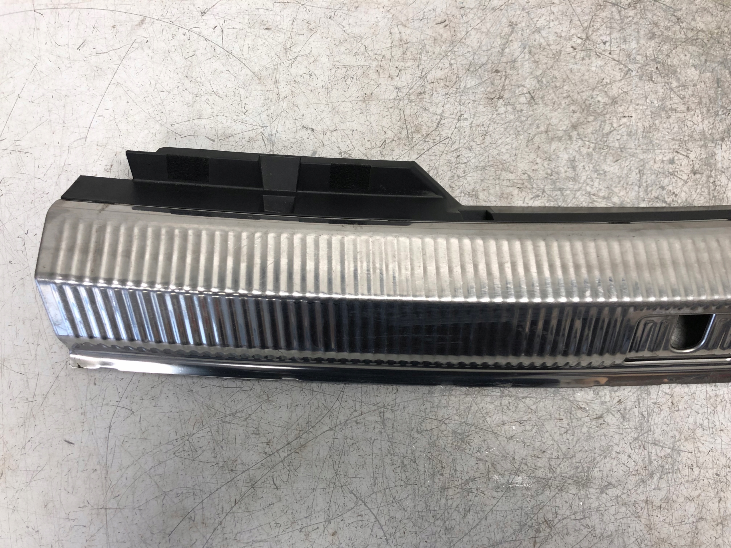 cover of the threshold boot AUDI A4 B8 KOMBI 8K9864483C