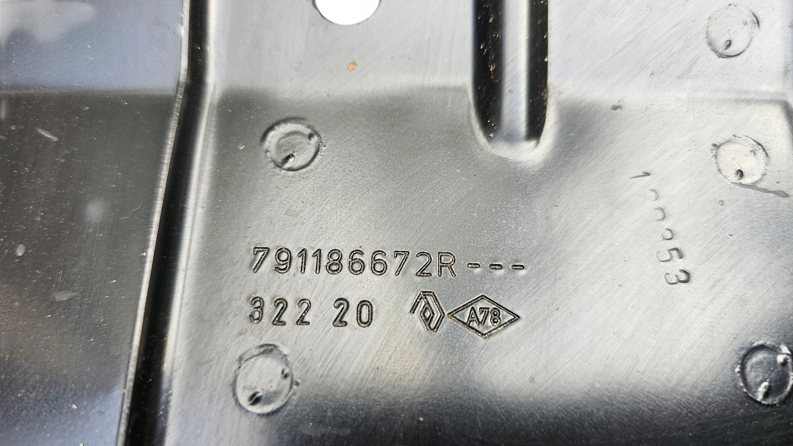 ремень задний багажника renault CAPTUR II ASX 791102060R 791106493R 791186672R