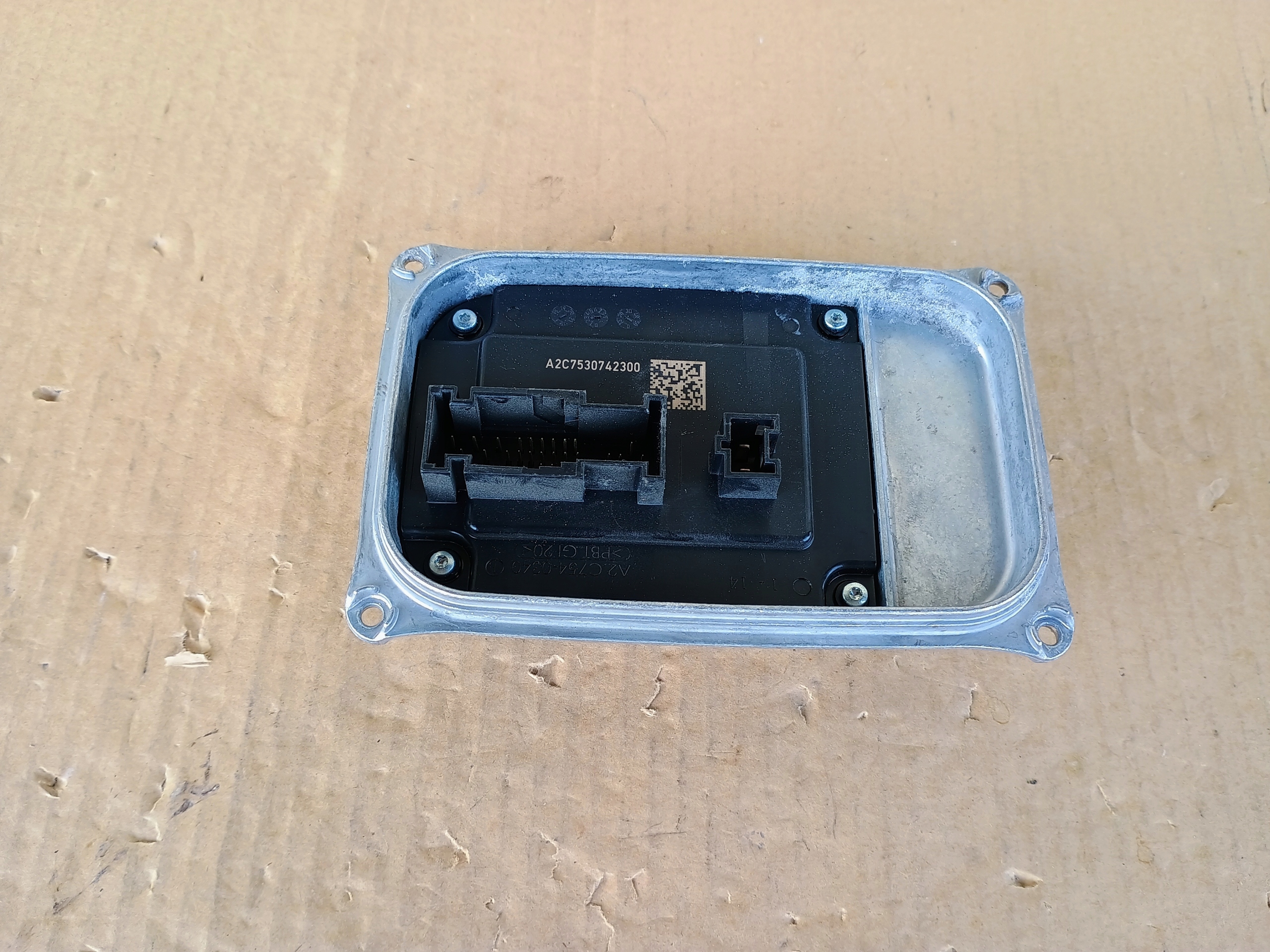 PRZETWORNICA MODUŁ LAMPY LED MERCEDES A2479004204 NOWA ORYGINAŁ OE Numer katalogowy części a2479004204