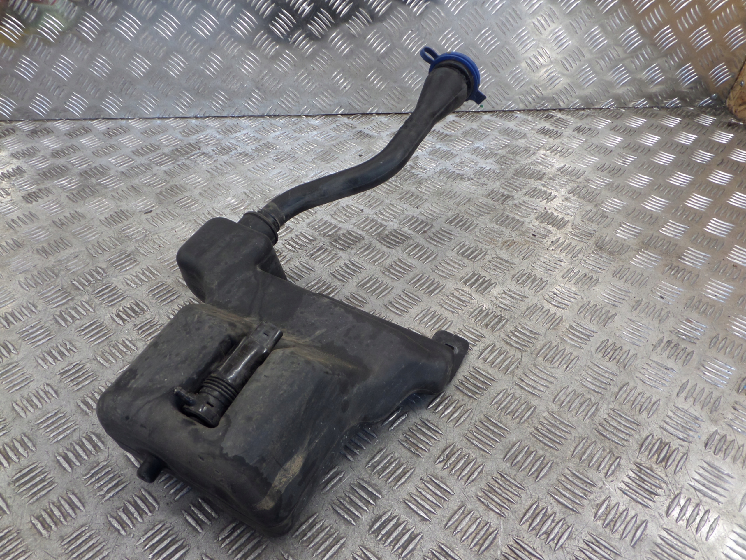 washer fluid tank Mercedes a4478690020