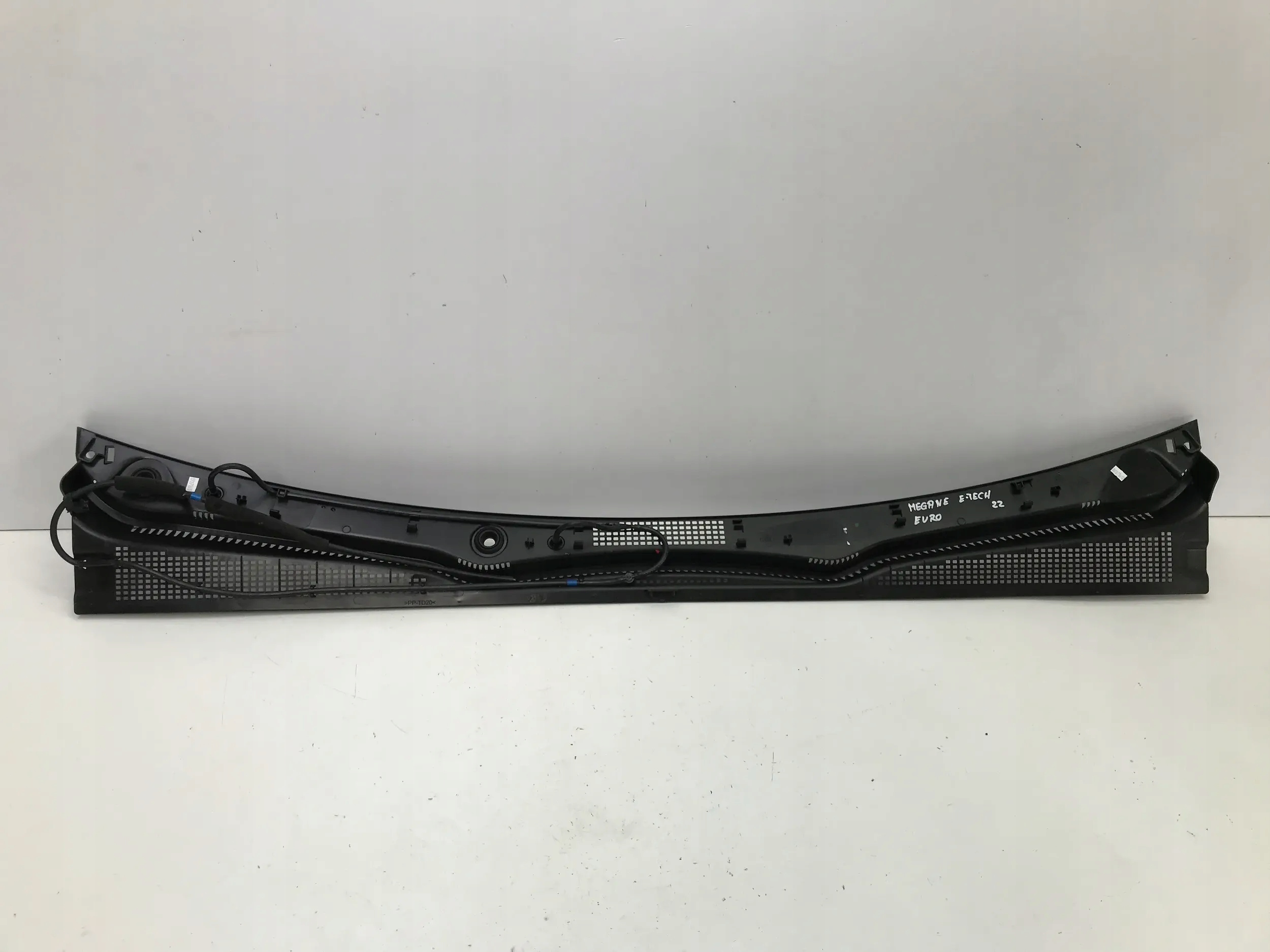 RENAULT MEGANE V 5 E-TECH 23r PODSZYBIE OSŁONA WYCIERACZEK PRZÓD 668123667R Producent części Renault OE