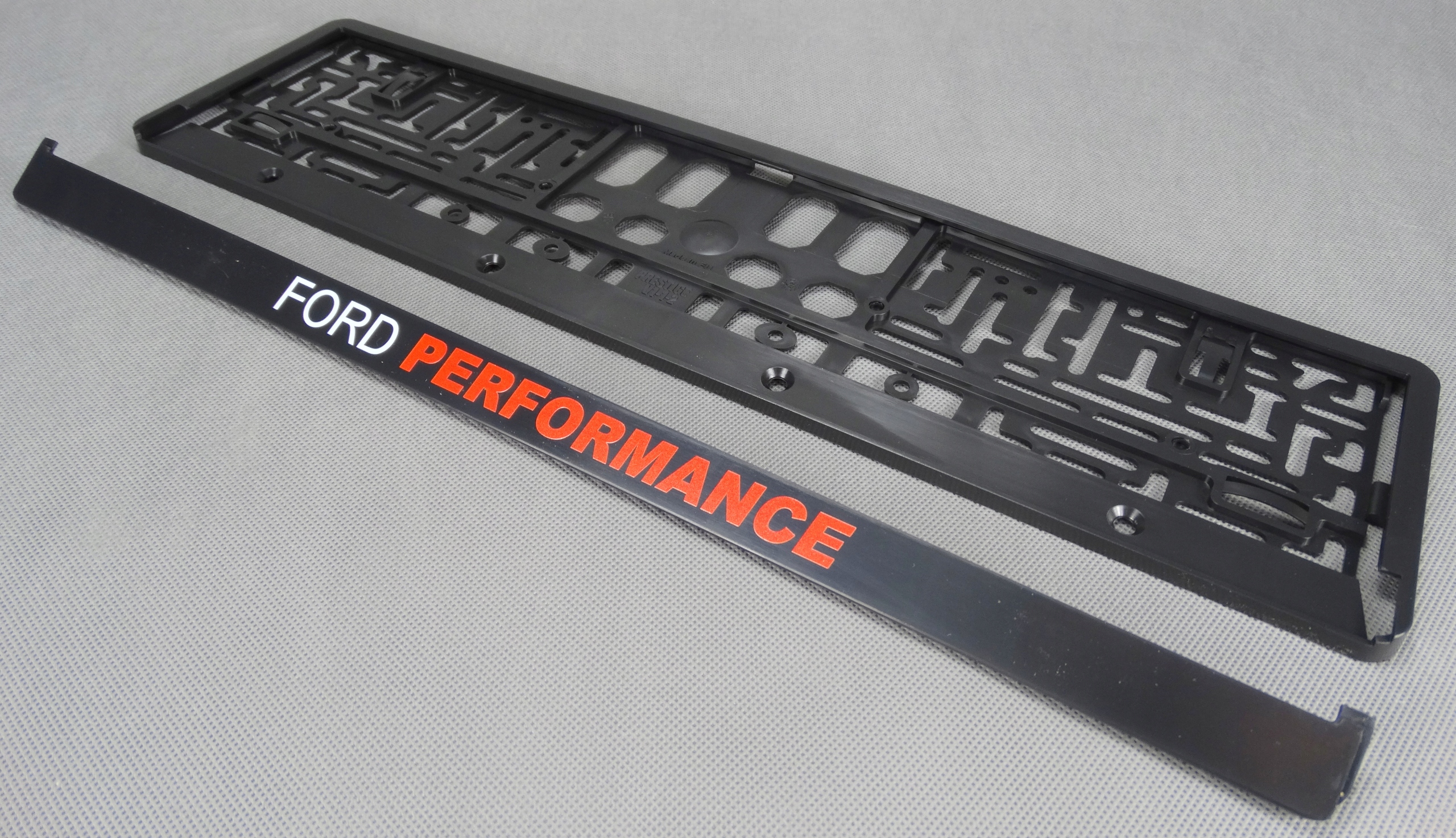 RAMKA TABLICY REJESTRACYJNEJ FORD PERFORMANCE 53cm Producent Godmar