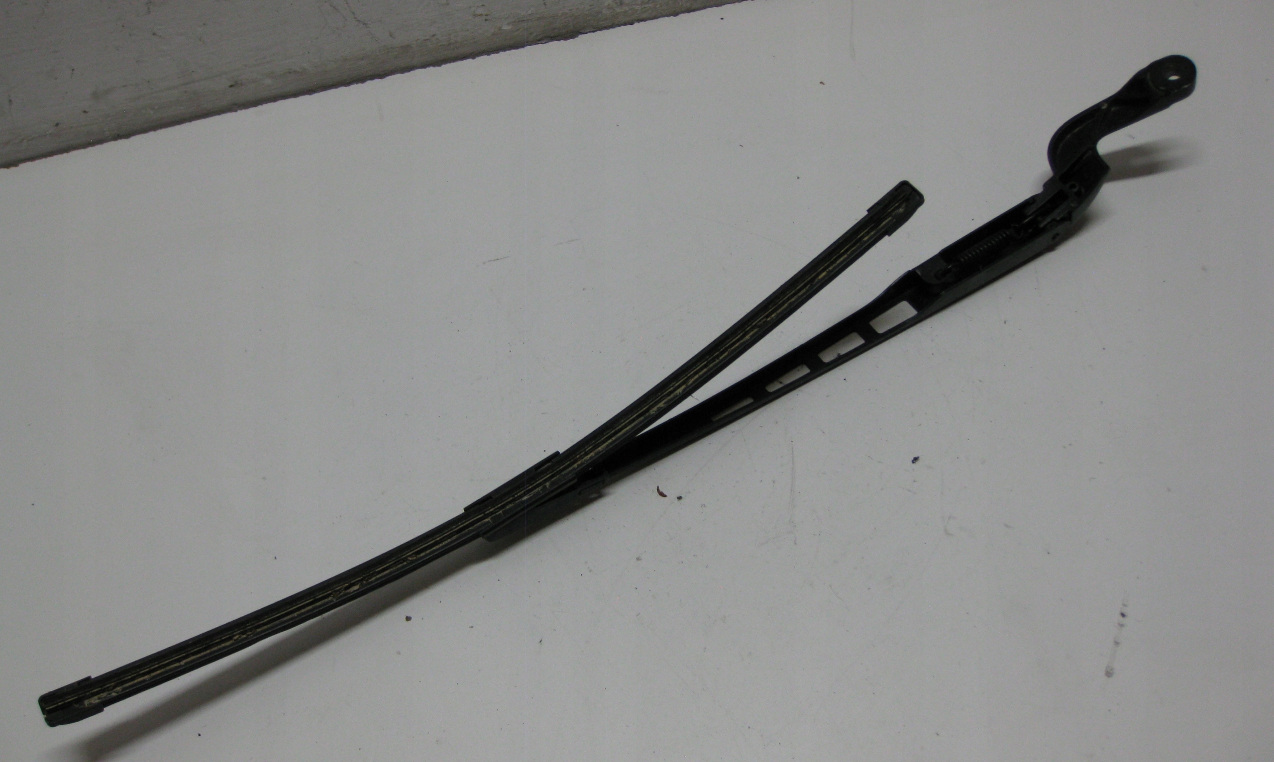 AUDI A6 C6 2.7 TDI 07R wiper arm left 4F1955409