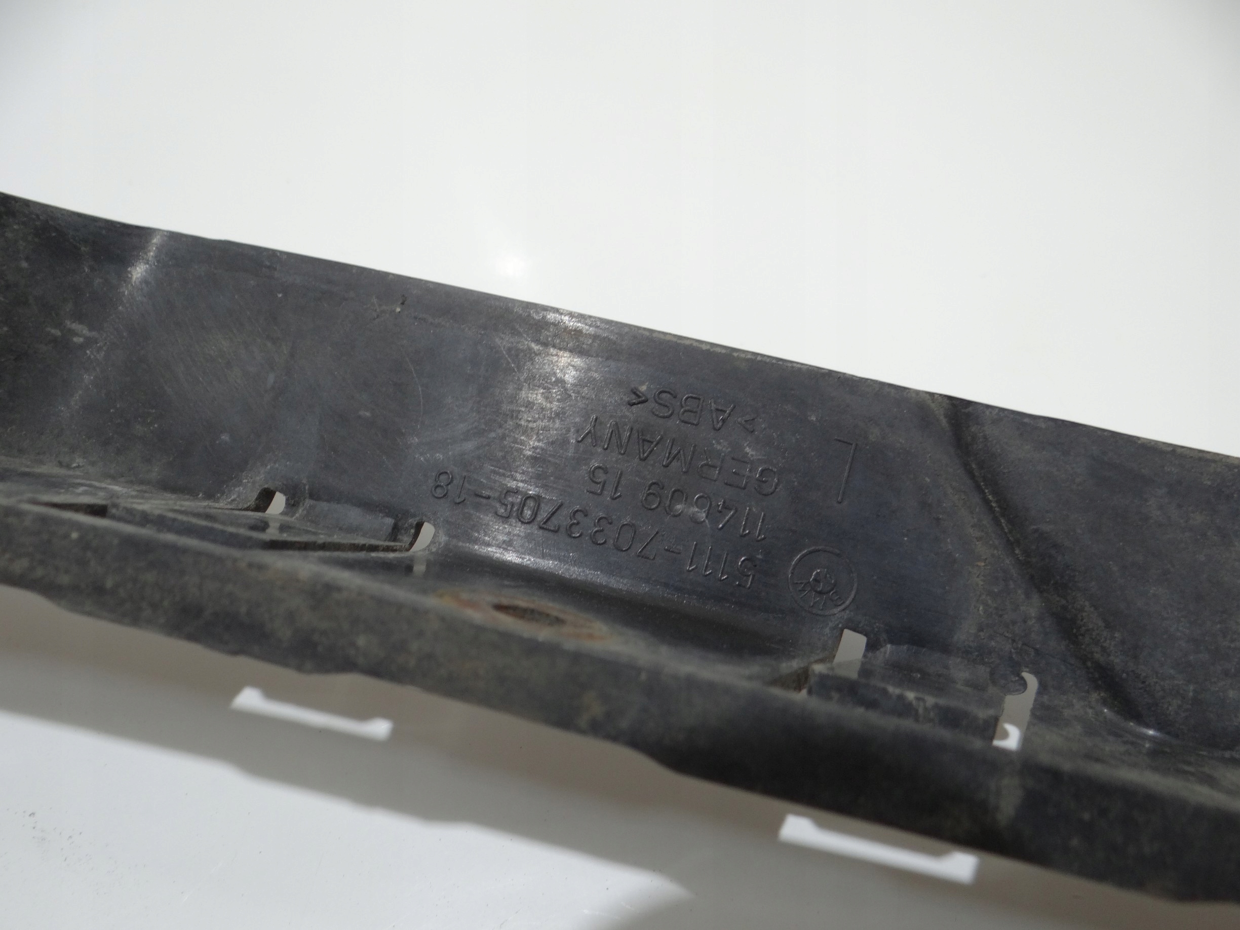 bumper bracket left front BMW E60 E61 OE 7033705 (4647782)