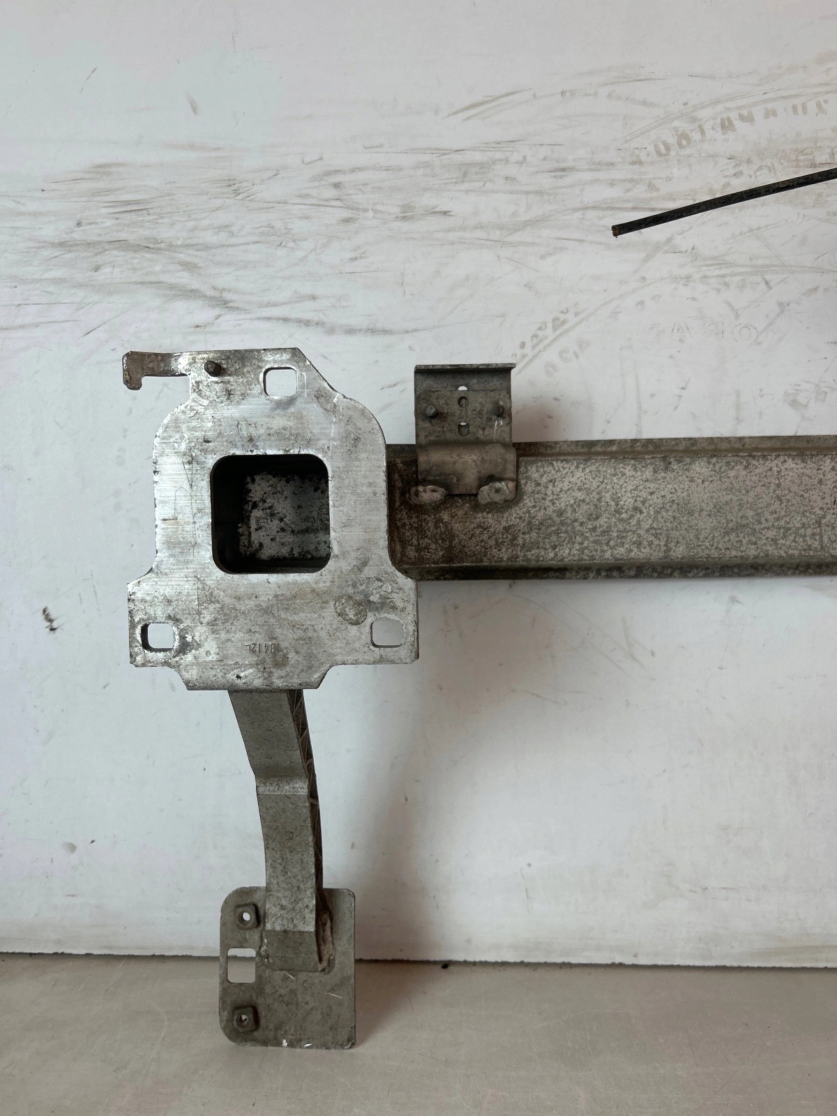 sider bar, wall front Peugeot 208 and