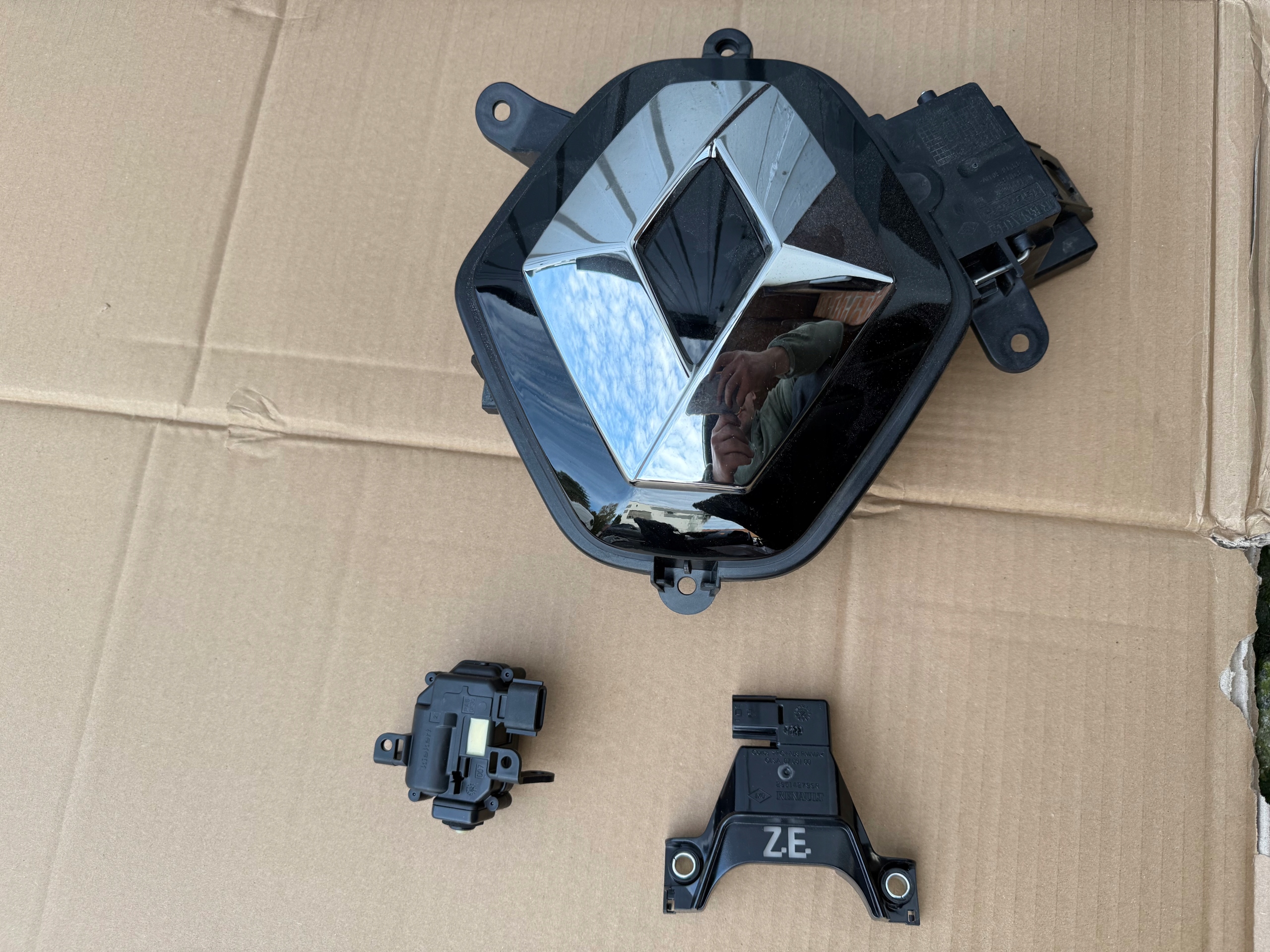RENAULT ZOE SIŁOWNIK KLAPKI ŁADOWANIA 296933106R GIELDA