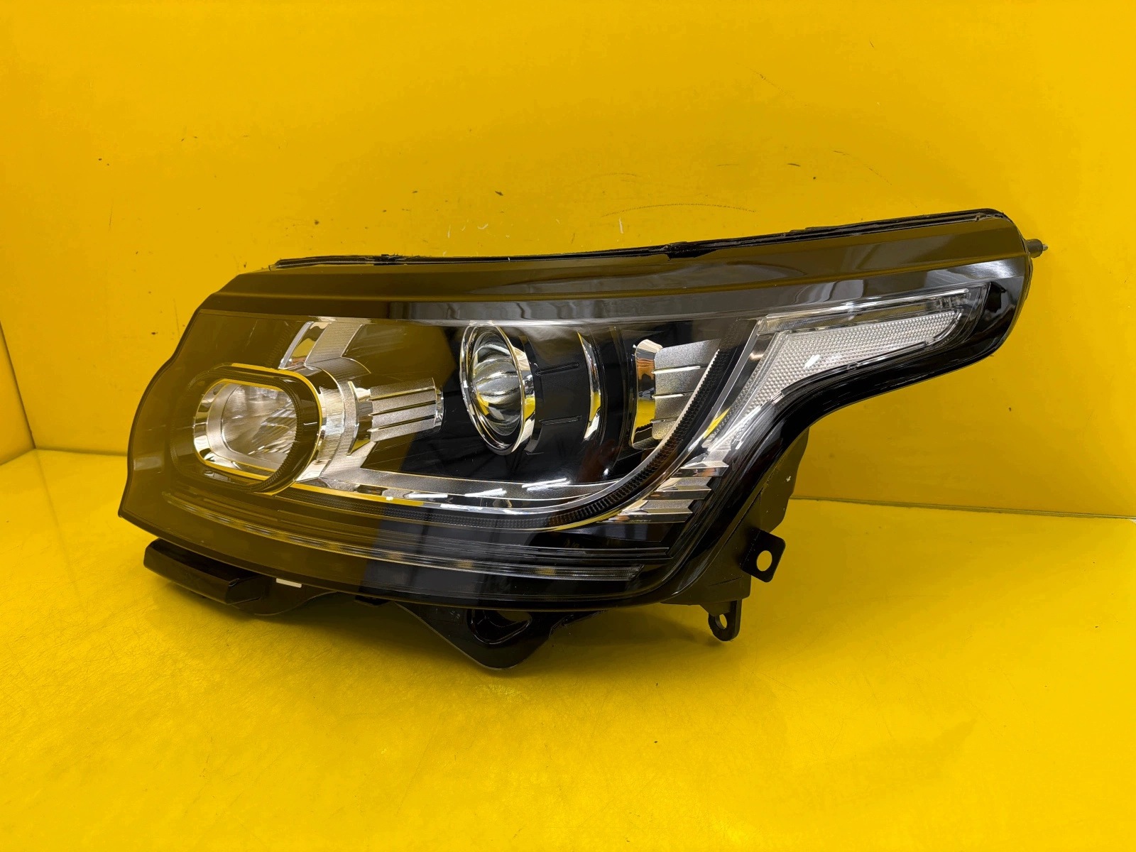 light left Range Rover Vogue L405 Bi-Xenon non-setting LR046925