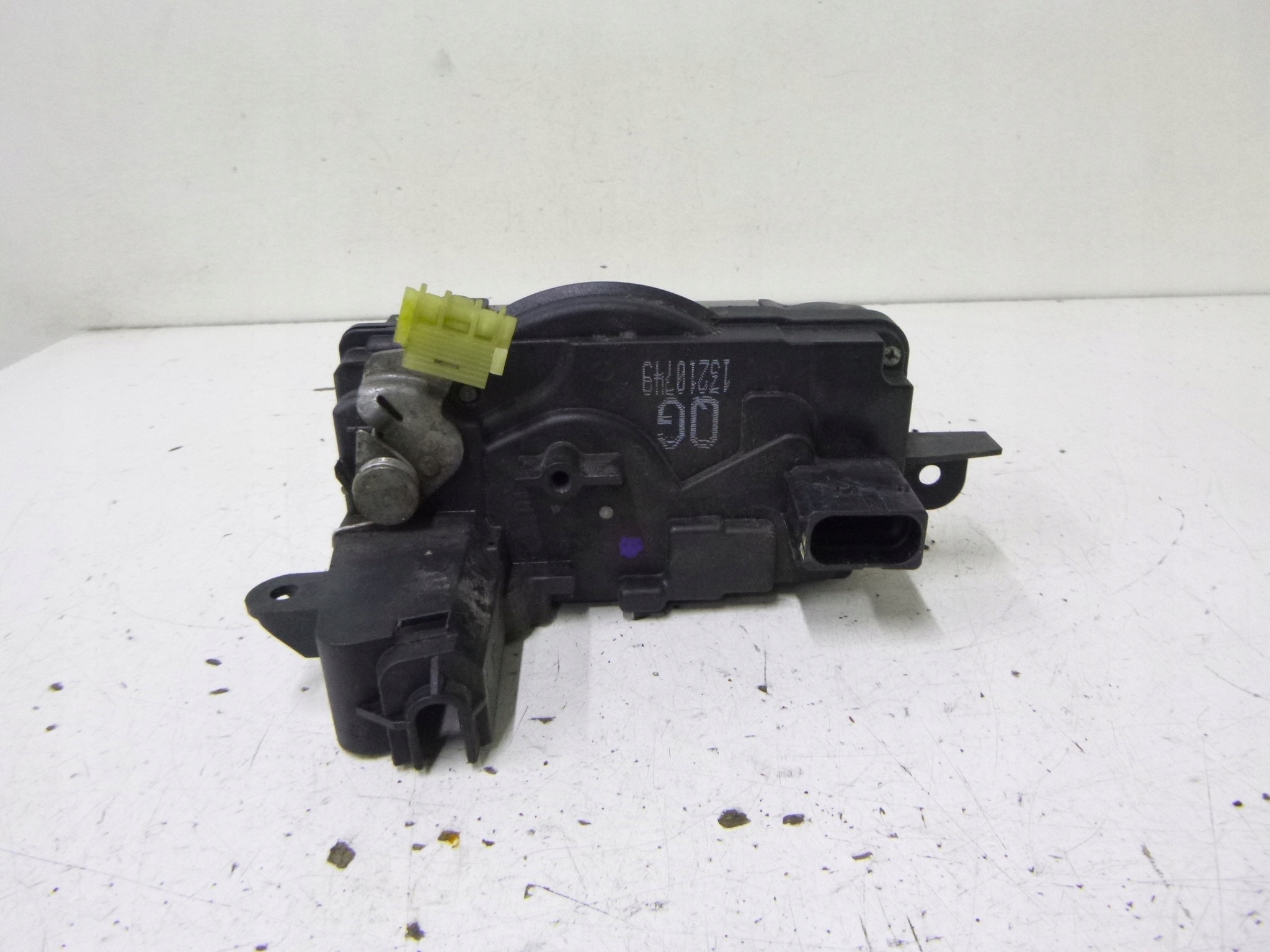 lock door front right Opel Astra H 3D QG13210749